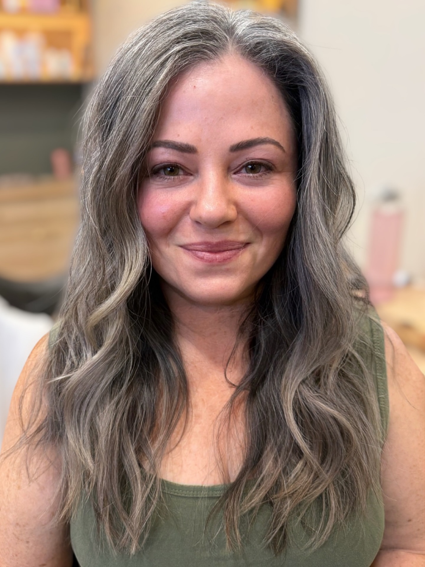 This is not just a finish.
It’s the outcome of understanding.
A consultation that brings clarity.
A cut that respects natural form and fall.
So the hair doesn’t need to be controlled…
it simply falls into place.
This is the difference.
👉 Confidence starts from the hair down.