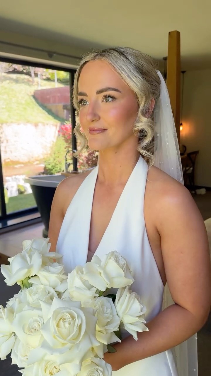 Brides like this, Hallelujah
Stacey ποΈ
Signature Aussie glowy skin & a simple glam eye for my gorgeous bride Stacey this weekend. The sun was shining and so was the skin base β¨
Key products used:
@bobbibrownuk face base and face base eye
@hourglasscosmetics primer
@rarebeauty blush
@yslbeauty loveshine 204
@makeupforever liners
@rhode lip tint toast
@armanibeauty foundation
@yslbeauty lash clash
Look fantastic discount code: LFTFEHMAKEUP π€
#bridalmua #shropshirebride #themillbarnswedding #makeupartist #lookfantastic