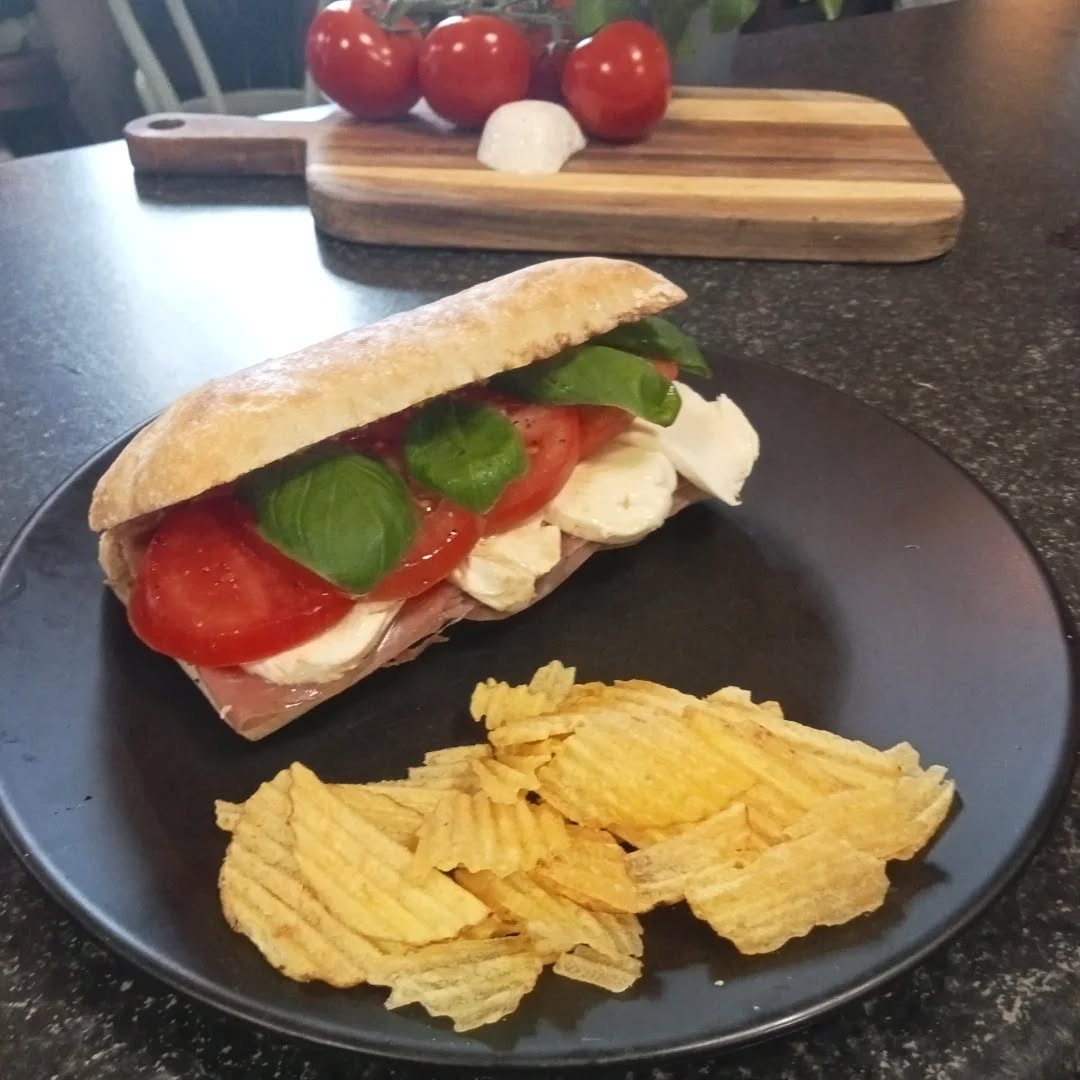 ✨Today's special Caprese Ciabatta ✨ Ripe tomatoes, mozzarella , prosciutto and fresh basil leaves. Simple, classic and seriously good.
Swing by and grab one while it lasts. 💚🤍❤️