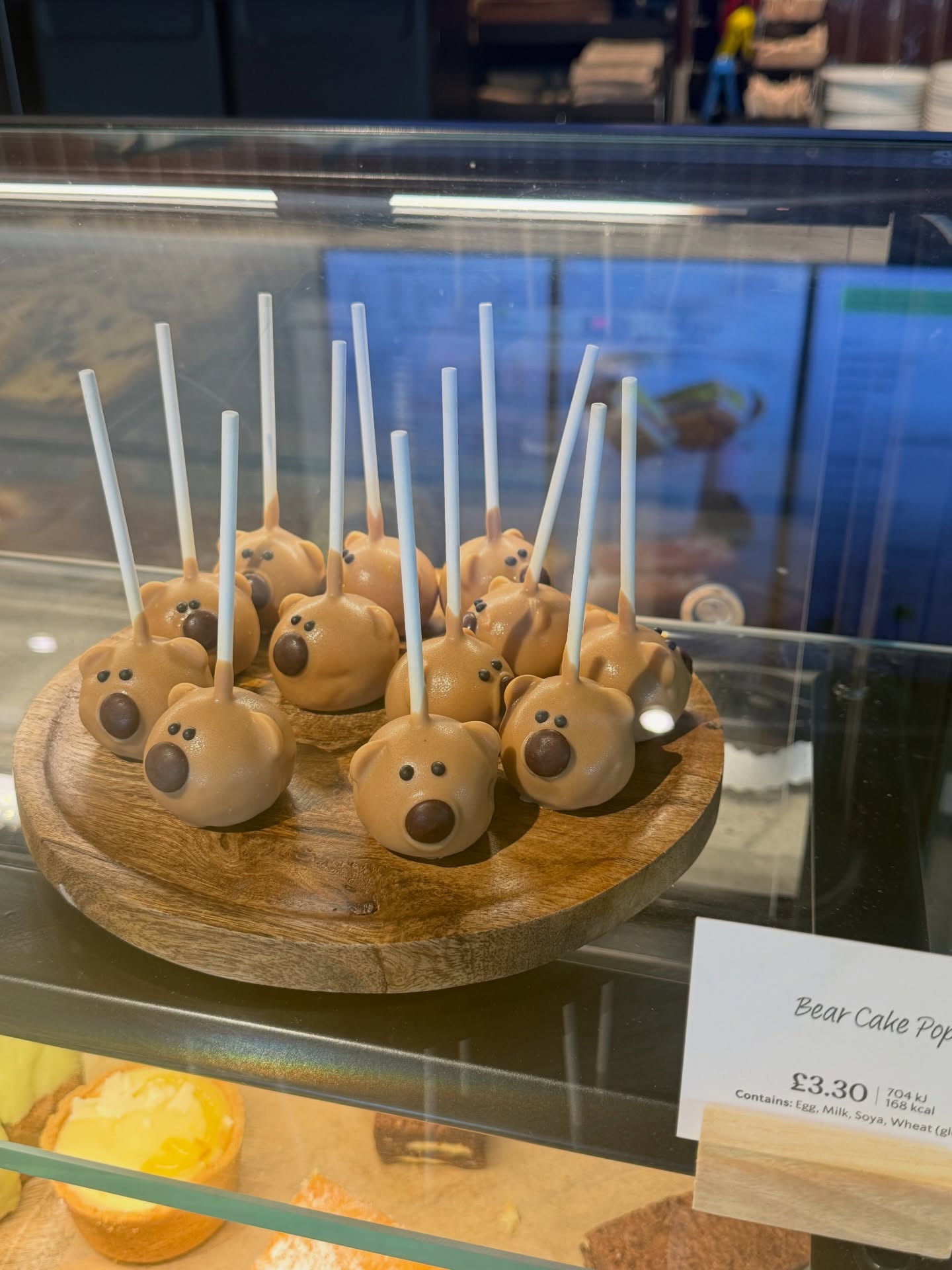 £3.30 for a bear cake pop and this is what you get at @starbucksuk 😭
Honestly,, it gives Cake Pops a really bad name. So mushy they are slipping of the sticks, overly sweet, and they’re not even cute enough to make up for it 🙄
If you’re charging premium prices, at least make it worth it. This one’s a big no from me. 🐻🚫
Support local businesses who bake their Cake Pops from scratch and turn each one into a little work of art instead 🎨🧁
Trust me, you’ll taste and see the difference! -x-
#cakepops #cakepop #supportsmallbusiness #smallbusiness