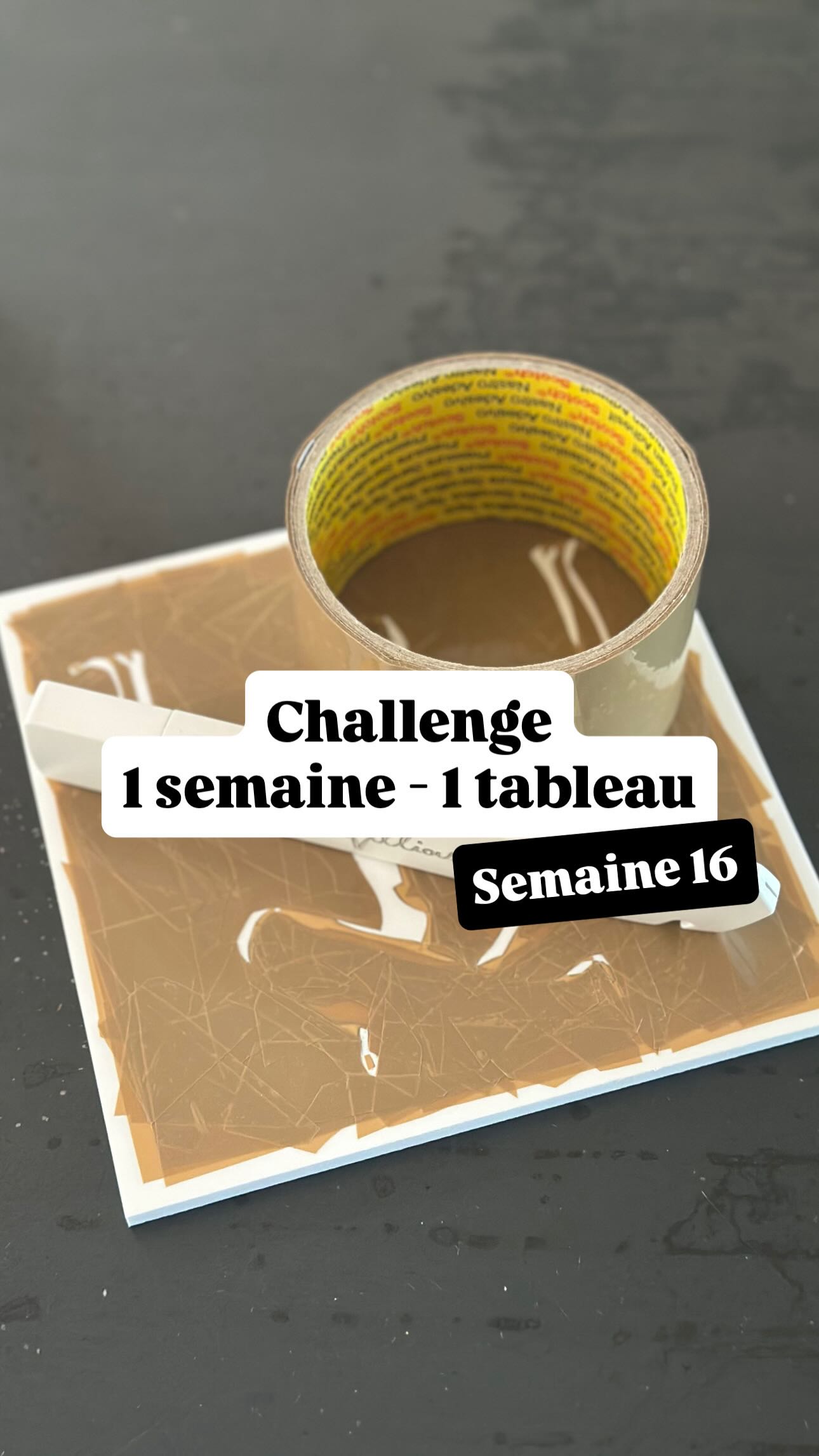 Challenge « 1 semaine - 1 tableau »
SEMAINE 16 - « Soutenir »
.
Être là sans bruit.
Tendre la main sans attendre qu’on la demande,
porter un peu du poids de l’autre.
.
#artcontemporain #tapeart #art #collage #scotch