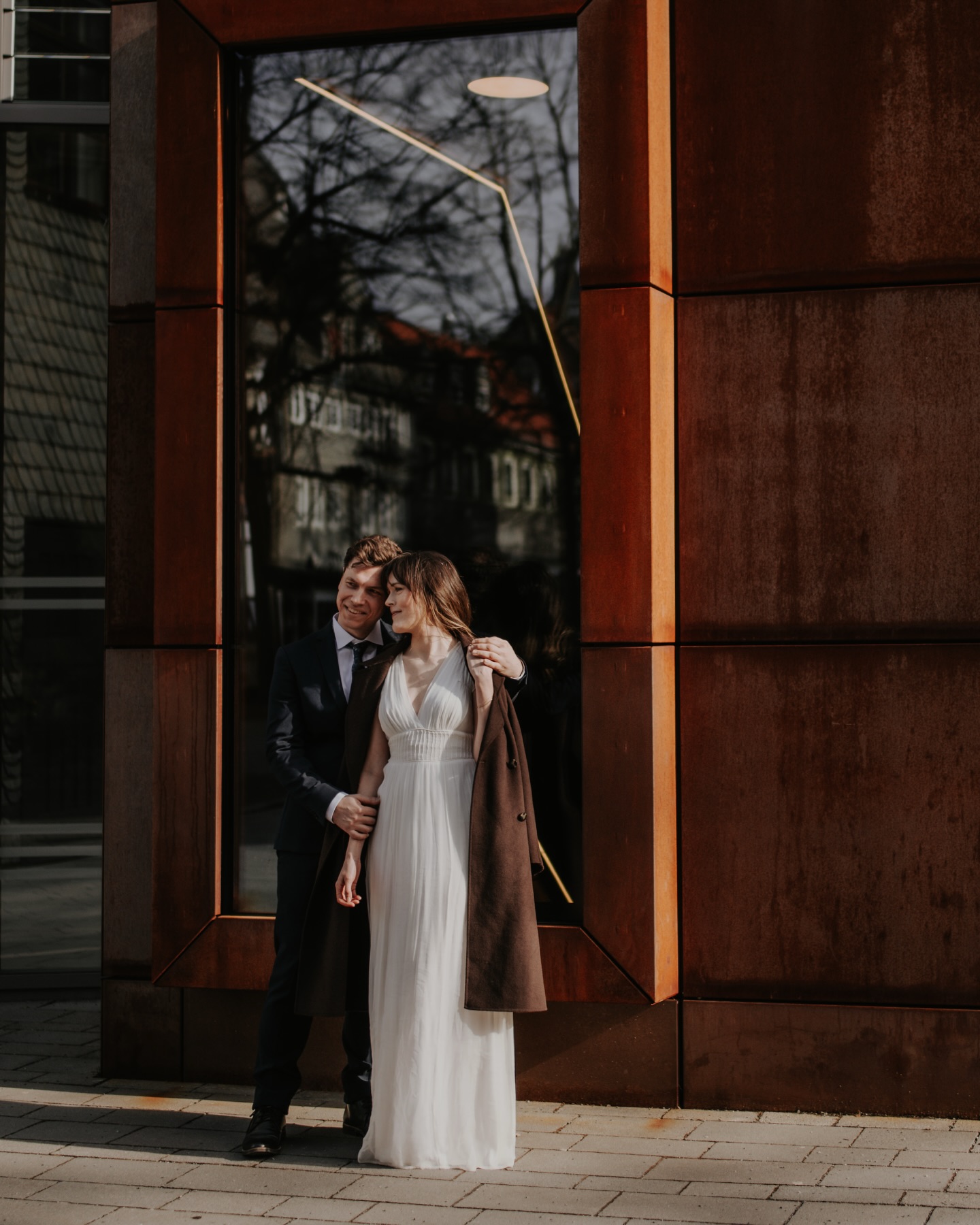 Morgen startet ganz offiziell meine Hochzeitssaison 2026 🥹
Und ich könnte mir keinen schöneren Start vorstellen, mit einem ganz tollen Paar und einer Ganztagsbegleitung mit ganz vielen liebevoll geplanten Details. ✨
Jede Saison fühlt sich für mich ein bisschen wie ein neues Kapitel an: neue Geschichten, neue Begegnungen und so viele Emotionen, die ich festhalten darf.
Ich freue mich so sehr auf alles, was kommt.
Auf all die leisen und lauten Momente.
Auf Tränen, Lachen und diese ganz besonderen Augenblicke dazwischen 🥰
Auf ganz wundervolle Hochzeiten 2026 🍾🥂☺️