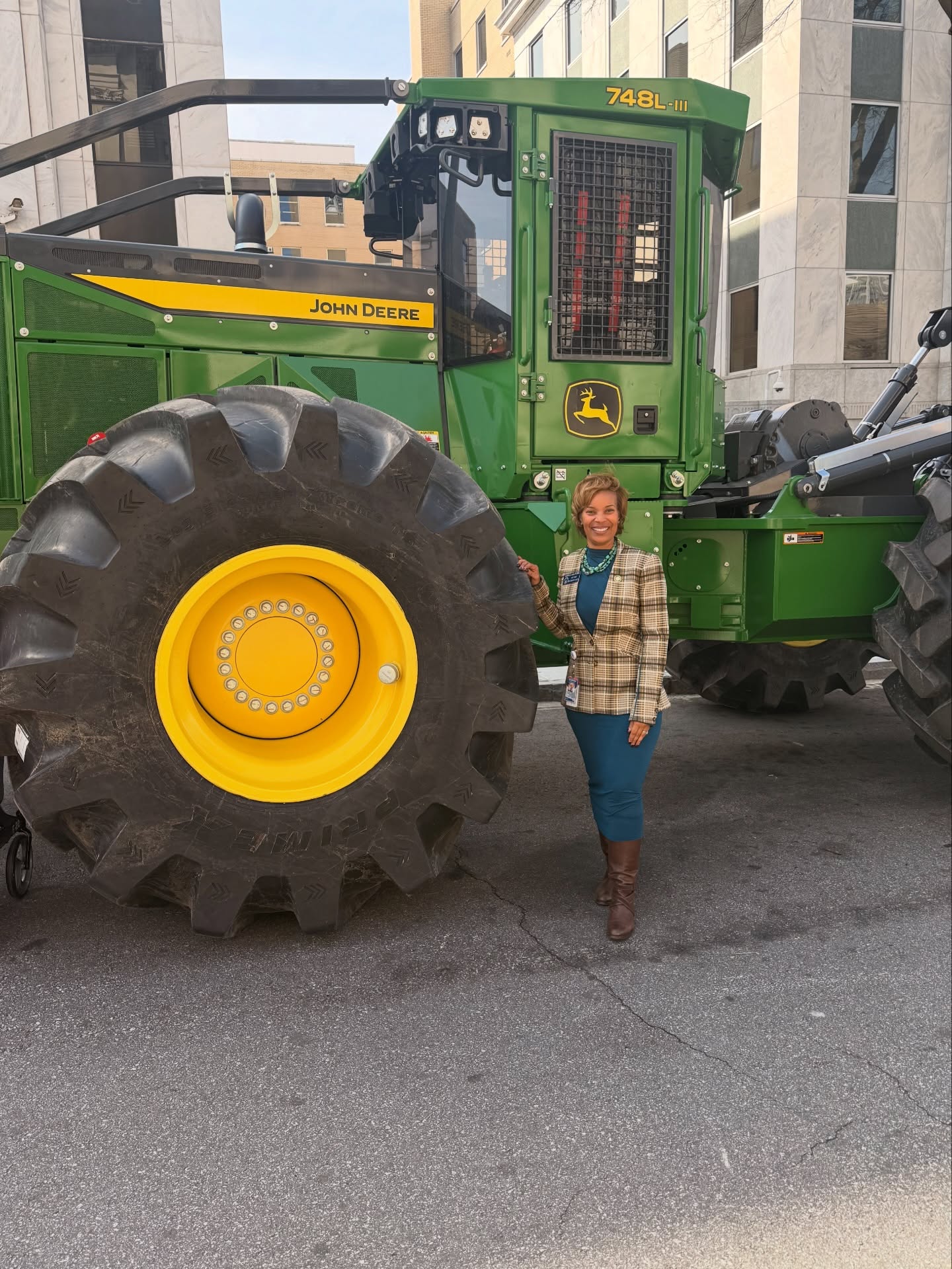 One minute I’m advocating, problem-solving, and making sure District 39’s voice is heard and the next I’m taking pictures in front of these awesome machines 🤣
As your State Senator, every day looks different—but the mission stays the same: showing up, doing the work, and delivering for our communities across the state. I’ve been proud to serve since 2021 and i won’t be slowing down anytime soon!
Let’s keep building. 💼✨
#GoldDomeDiaries #District39 #Sonya4ga