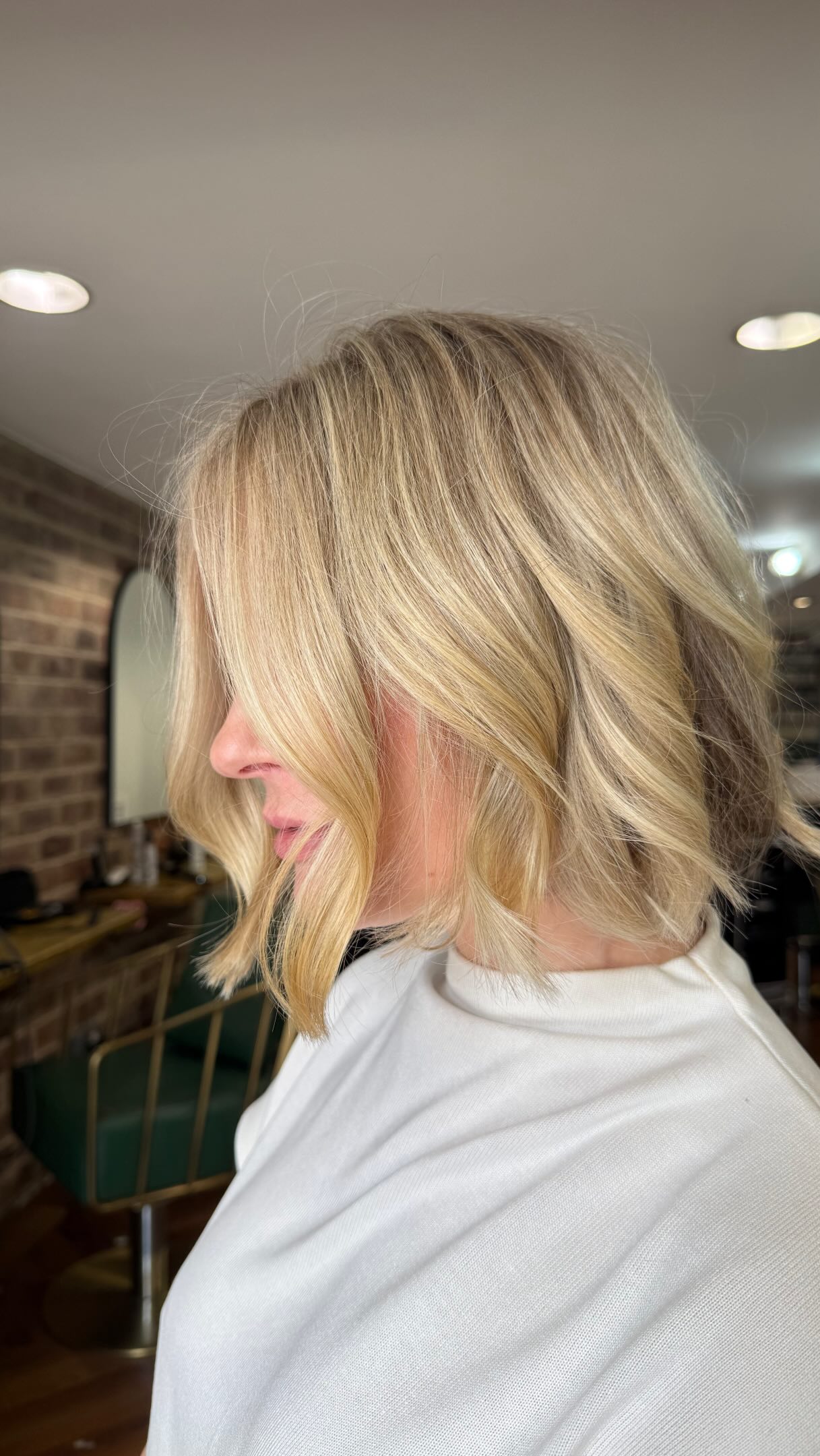 Highlight refresh by @glen_kadohair ๐
Using Redken Shades EQ for this Beautiful Natural Blonde
Followed by a Fresh Cut and Style for this modern bob ๐
#kadohair #redken #sheffield #hairsalon #sheffieldsalon