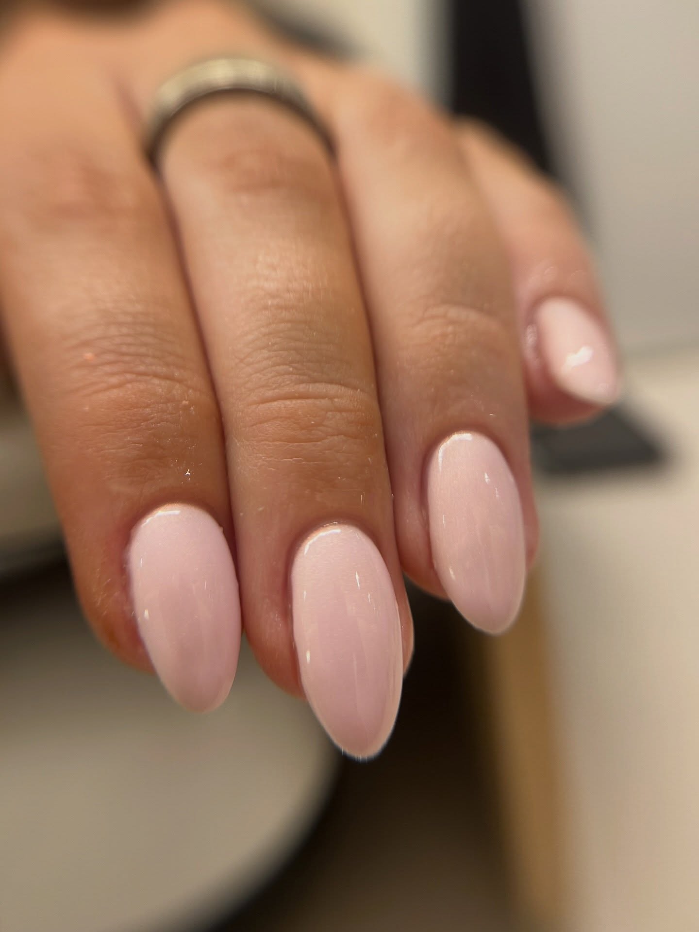 The devil’s in the details.
BIAB done right — clean, structured, effortless. 🤍
#TheGlowBarLDN #BIAB #buildergel #minimalnails #londonnails