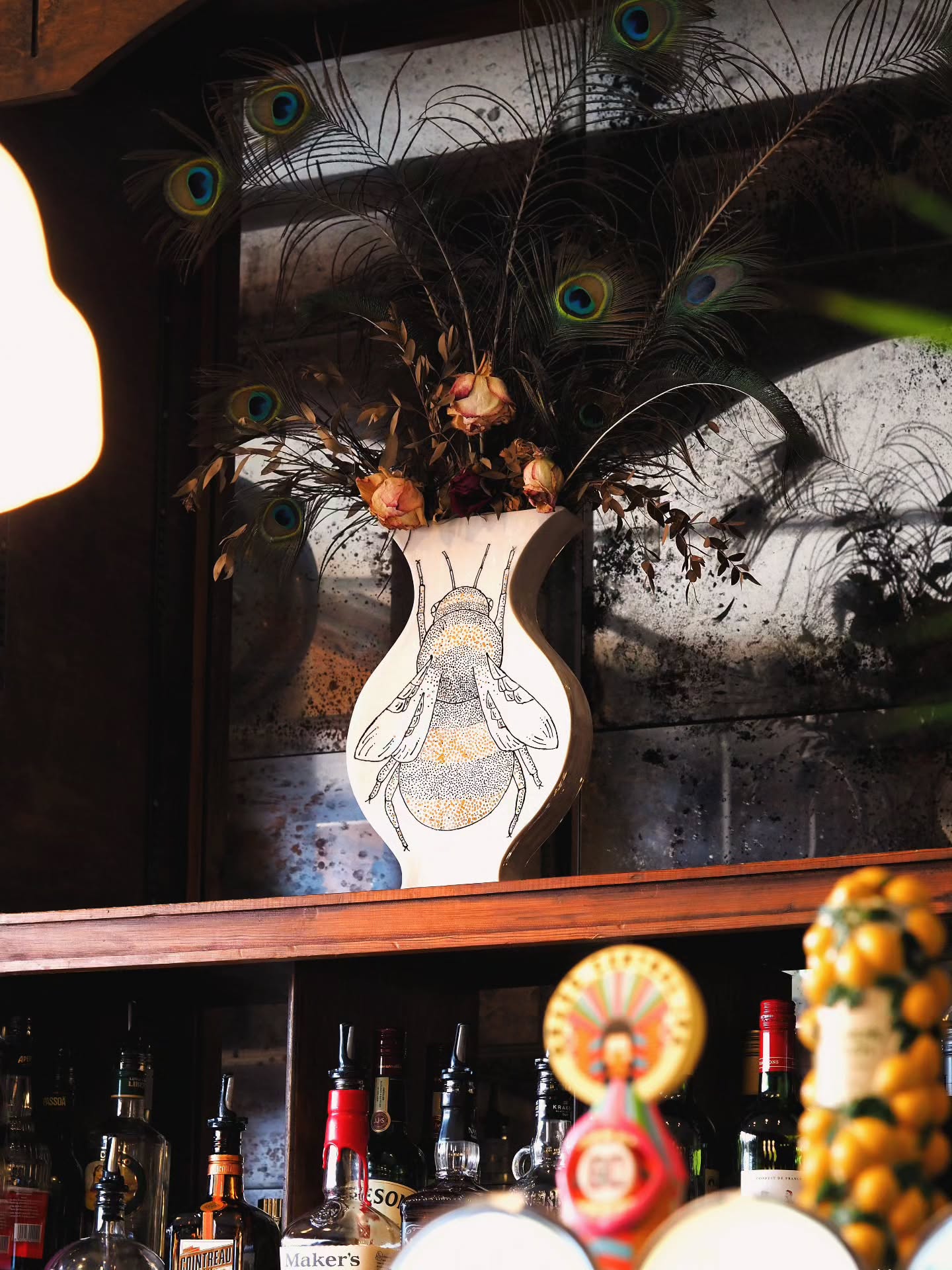 This beautiful vase that sits proudly at the top of our bar was a gift from Gareth's ex work colleagues. It was gifted to him as a leaving gift when he left his job working in luxury retail.
It serves as a reminder that Hive Stores was built by ourselves and the community around it. Like bees on a beehive, we all serve a purpose in making Hive Stores what it is. 💛
Question is.... Who's the queen bee? 😉
The beautiful vase was crafted by Uber talented Oli @moss_studio_store 💗 A true artistic genius.
#manchesterbee #manchester #potteryart #potteryporn
#winebar