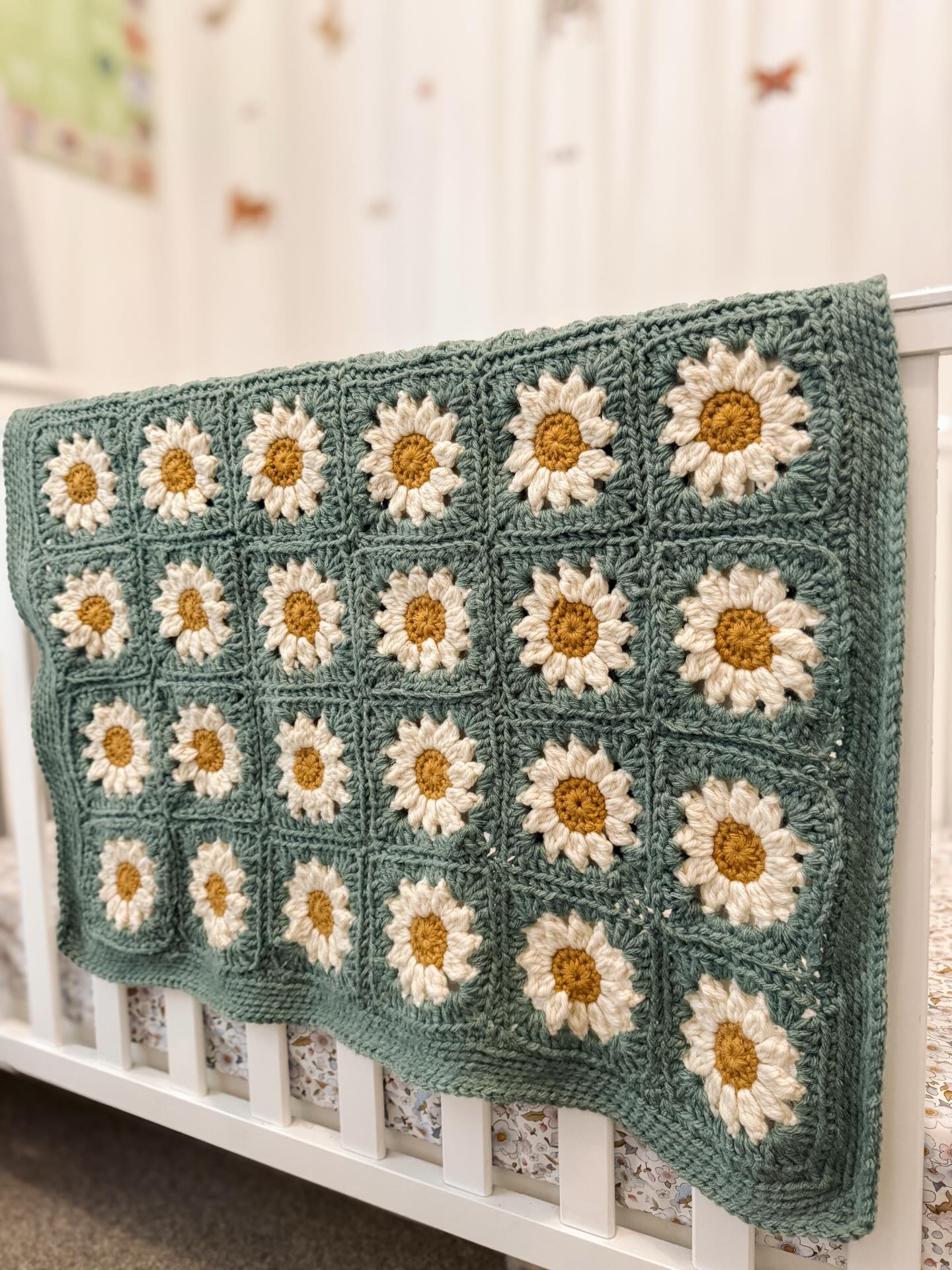 A field of daisies you can actually cuddle πΌ
Cloud soft, freshly stitched and ready for tiny snoozes. Available now. DM or use the contact form to enquire. Link in bio π
#crochetcreationswithlove #crochetbabyblanket #daisyblanket #handmadebaby #cotblanket