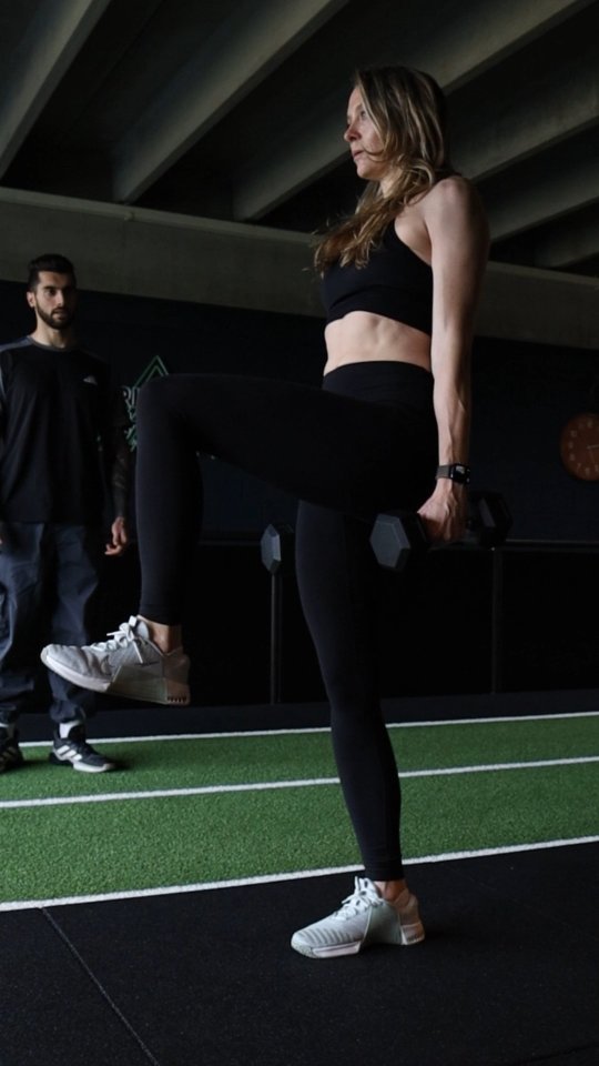 Als ondernemer train je niet voor “spierpijn” je traint voor qualiteit van bewegen en meer minder lichamelijke klachten.
Meer energie.
Betere focus.
Een lichaam dat meewerkt, niet tegenwerkt.
De meeste workouts doen dat niet.
Ik wel.
Met high quality movement training leer je:
→ efficiënt bewegen
→ sterker worden zonder overbelasting
→ voor je lichaam zorgen en slim gebruiken
📍 Amsterdam Noord – Original Physic
Voor ondernemers die serieus investeren in zichzelf.
DM “PT” voor een kennismaking.
#AmsterdamNoord
#PTAmsterdam
#PersonalTrainingAmsterdam
#MovementTraining
#BlessurevrijTrainen