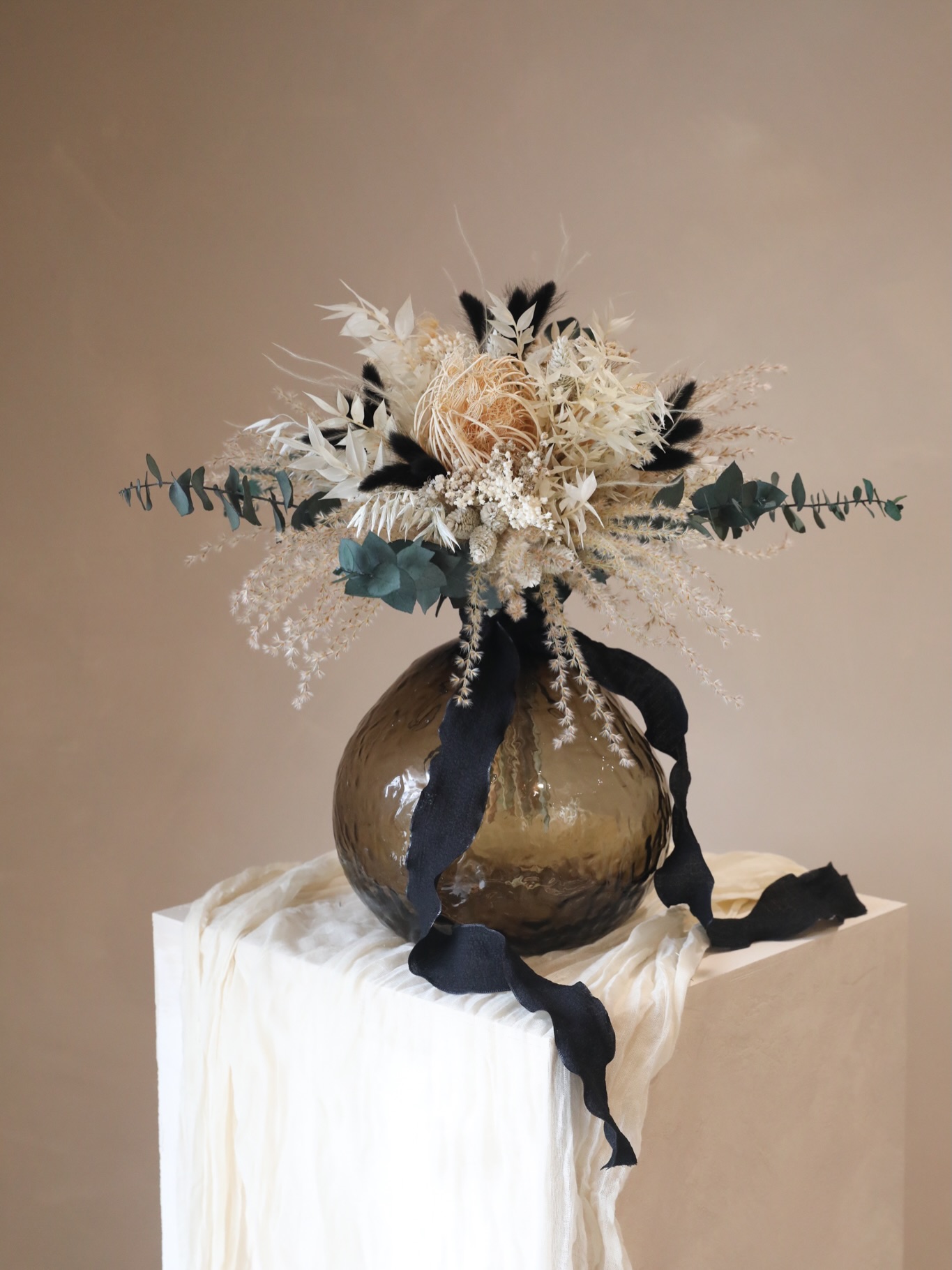 Take a look at a few of our #driedflower colourway options 🤍
All of our decor and tableware packages come dressed with dried flowers in a colourway of your choice - making it really easy to create a cohesive look across your whole day.
From your aisle to your tables and signage, everything is styled to work beautifully together. For many of our couples, this means one less supplier to organise, as your florals are already taken care of as part of your styling.
Swipe through to see some of our different colourway options ✨
If you have a specific palette in mind, we can always tailor things to suit your vision too.
#DriedFlowerWedding #WeddingDecorUK #WeddingStyling #BohoWeddingDecor CheshireWedding
