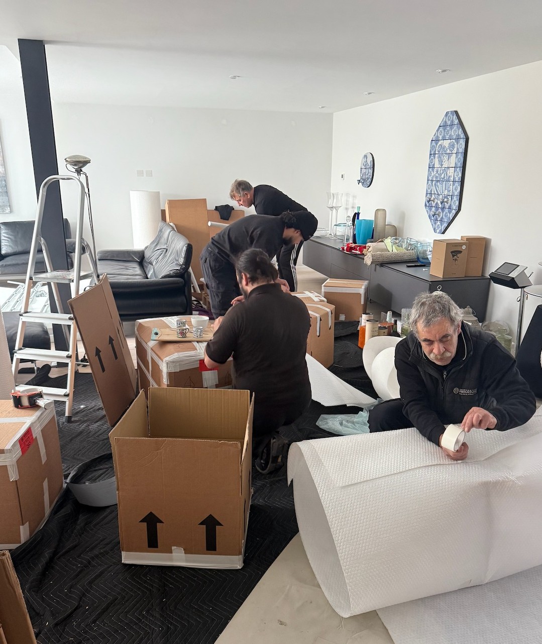 Moves don’t happen without a team that knows exactly what they’re doing 📦🚛
With over 30 years in the industry, our team works together to make every relocation seamless.
Reach out to our team via phone or email for a free quote ✅
LONDON OFFICE
22-24 Homecroft Rd, London, N22 5EL, United Kingdom
0208 807 6677
PORTUGAL OFFICE
Inter Luis
Estrada Nacional 10
Centro Empresario Sado Internacional
Armazem D21, 2910-835 Setúbal
00 351 265 708 240
info@tp-internationalremovals.co.uk
#homeremovals #movingcompany #relocationexperts #movingtotheuk #vehicleshipping