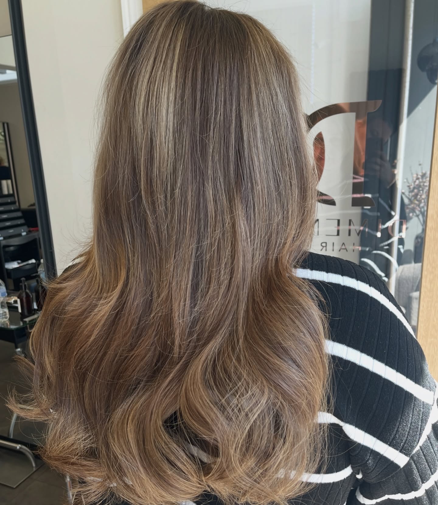 Team work! 🤝
Colour Refresh by @hairluxebyrae
Extension Refit by @rebeccafletcher_hair
#hairsalon #hairextension #cheshire #hairstyles #hairextensionsspecialist