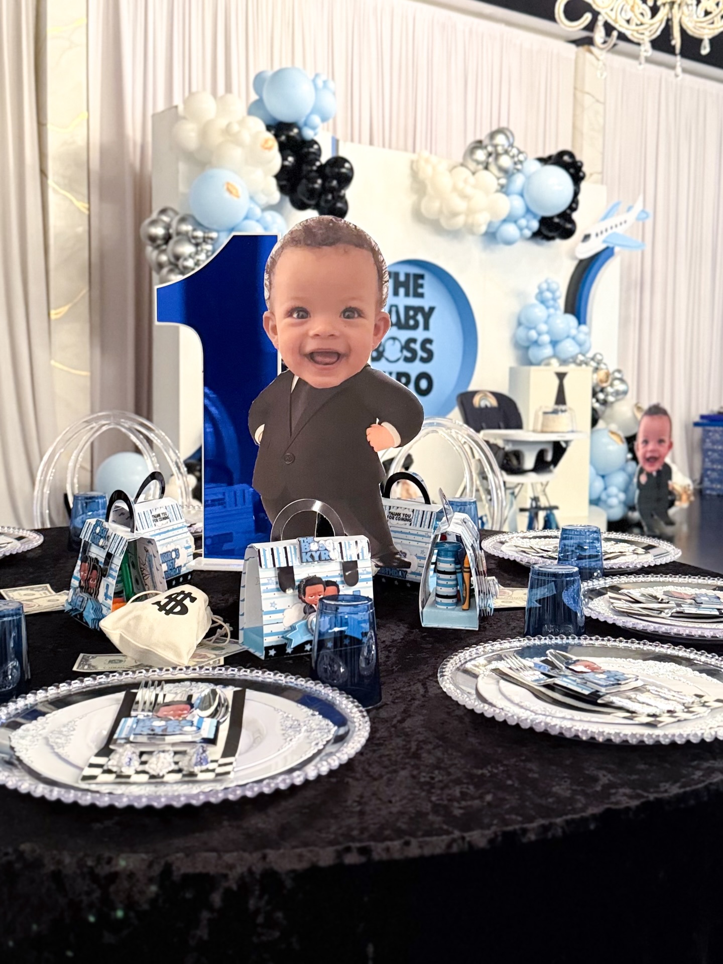 Zoom in… because the details did what needed to be done 💼🖤
Every piece was curated to match the vision ✈️ 💼💙
Tap in if you’re ready for your own luxury moment !
#ATLPartyPlanner #bossbabybirthday #LuxuryEventsATL #PartyDecor #BabyBirthday FirstBirthday AtlantaEventStylist BlackGirlBusiness ATLBusinessOwner EventDetails Tablescape BalloonGarland PartyAesthetic BossBabythemedparty
