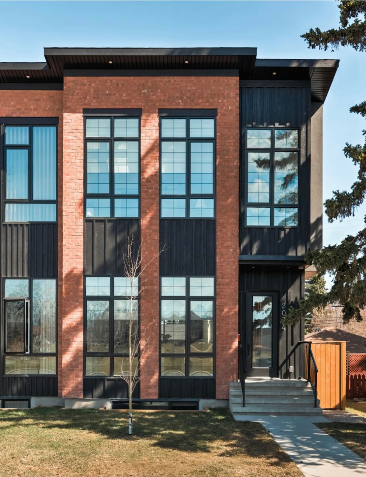 ✨JUST LISTED✨ Imagine waking up to park views every day 🌿
This beautifully crafted 2025 home blends modern design with thoughtful functionality on an extra-deep lot in the heart of Killarney. Light pours through oversized windows, the kitchen is made for gathering, and every space feels elevated, warm, and inviting.
With a private primary retreat, stunning finishes throughout, and a fully legal suite for added flexibility…this home truly has it all.
Steps to parks, minutes to downtown, and designed for the way you live today.
🏷️Price: $1,099,000
📏SQFT: 1,963 (AG)
🛌4 bedrooms
🛀3.5 bathrooms
🏘️ Killarney
This one is special, connect with me for more information or to experience it in person. 🏡
Tannis Biddell
📞 403-616-9687
📧 tannisbiddell@gmail.com
#yychomes #yychomesforsale #calgaryhomes #calgaryrealestate #calgary
