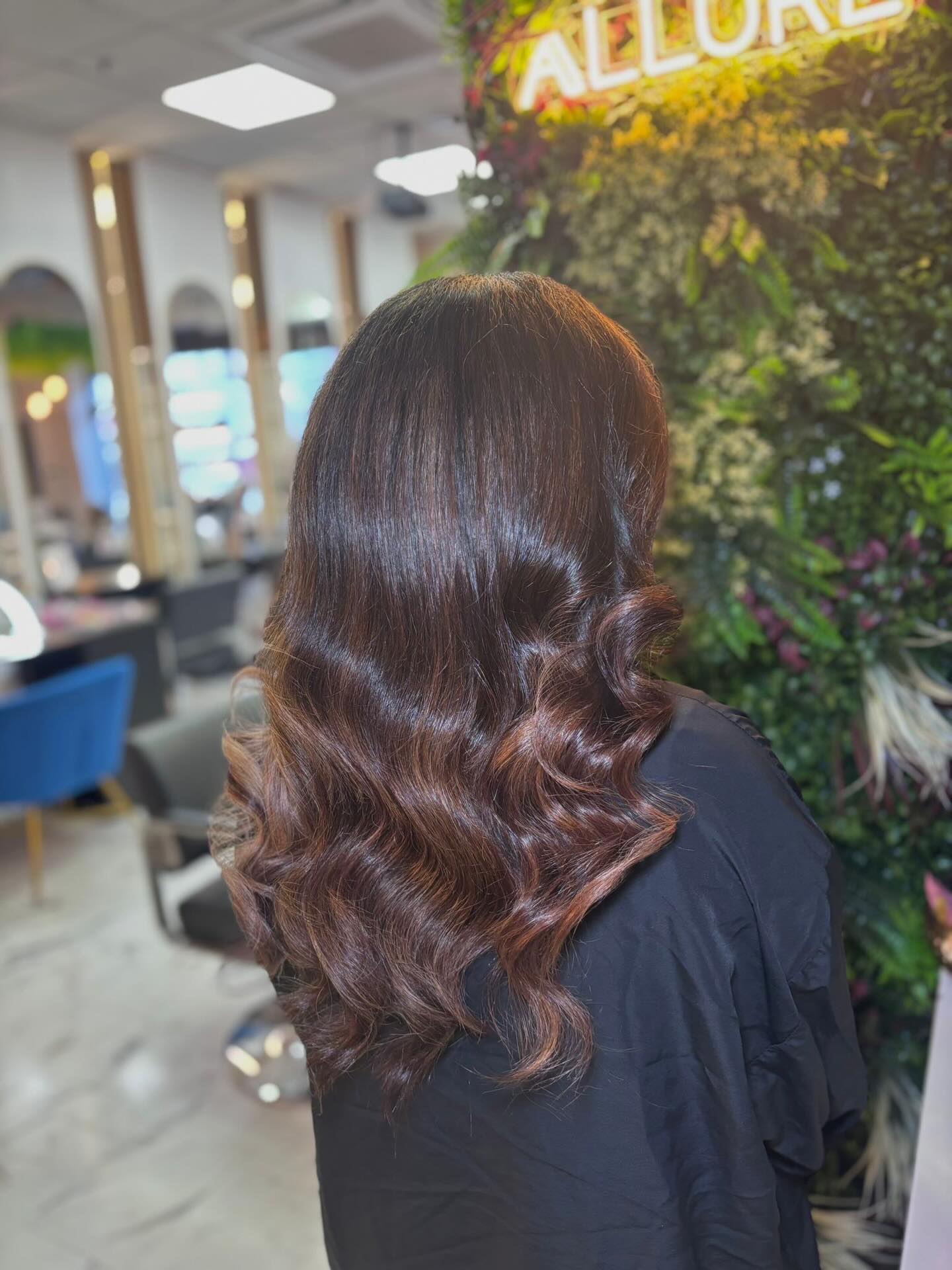 ✨ Before → After by Chloe L (Trainee Stylist) ✨
An incredible first balayage by Chloe L🤎
Soft, seamless blend ✔️
Glossy brunette finish ✔️
Healthy, dimensional colour ✔️
Chloe created a beautiful, lived-in result with a focus on natural blending, shine and maintaining hair health with this air touch balayage✨
Every balayage is fully bespoke, with placement and final tone customised during your consultation to suit your hair history, starting point, level of lift and desired result.
Ready for your own transformation? Book in today at www.salonallure.co.uk
@lorealpro @lorealpro_education_uki