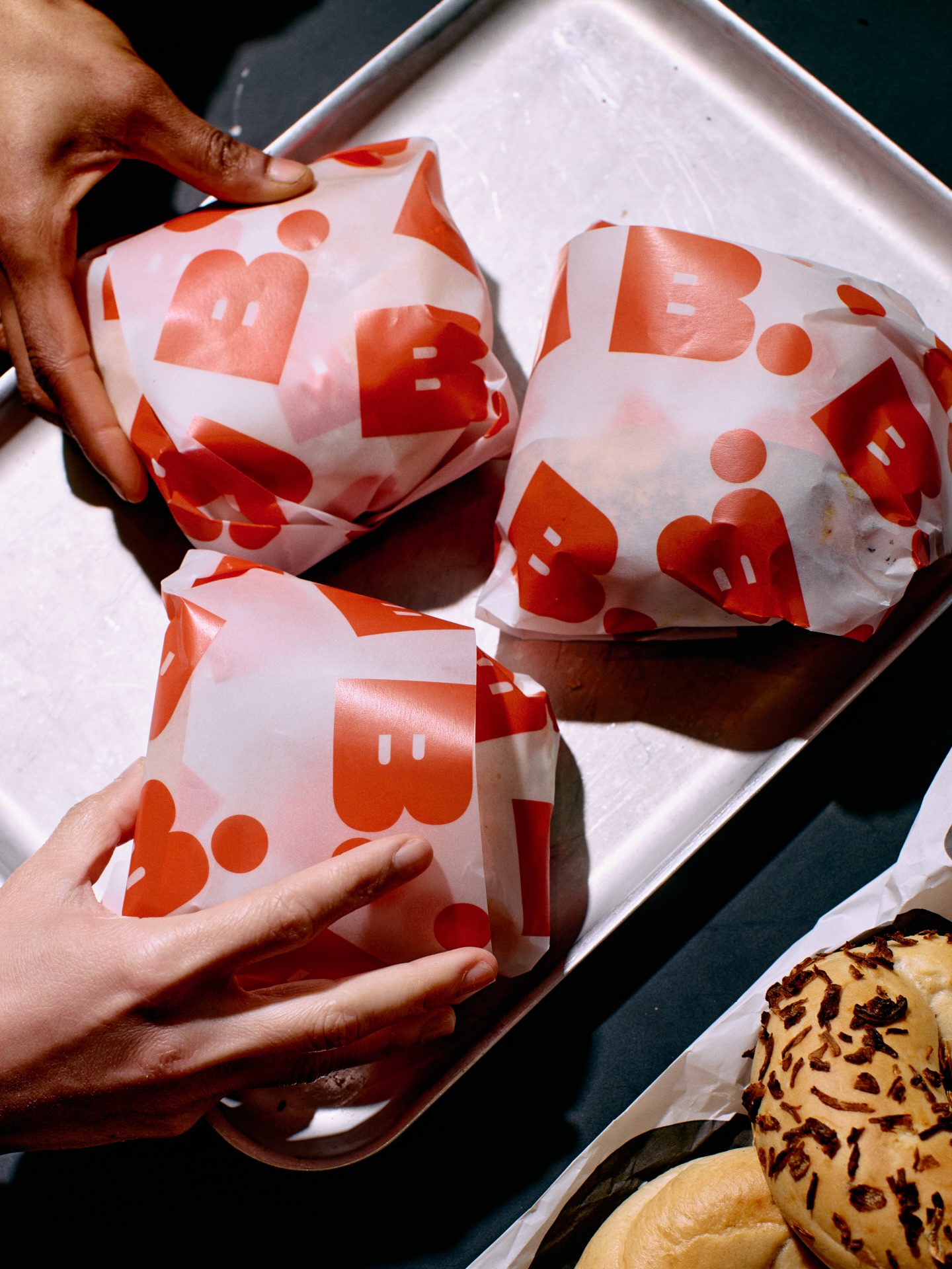 Bagels for Brekkie.🥯
Bagels in Boardrooms.🥯
Bagels in both hands - just the way it should be.🥯🥯🥯