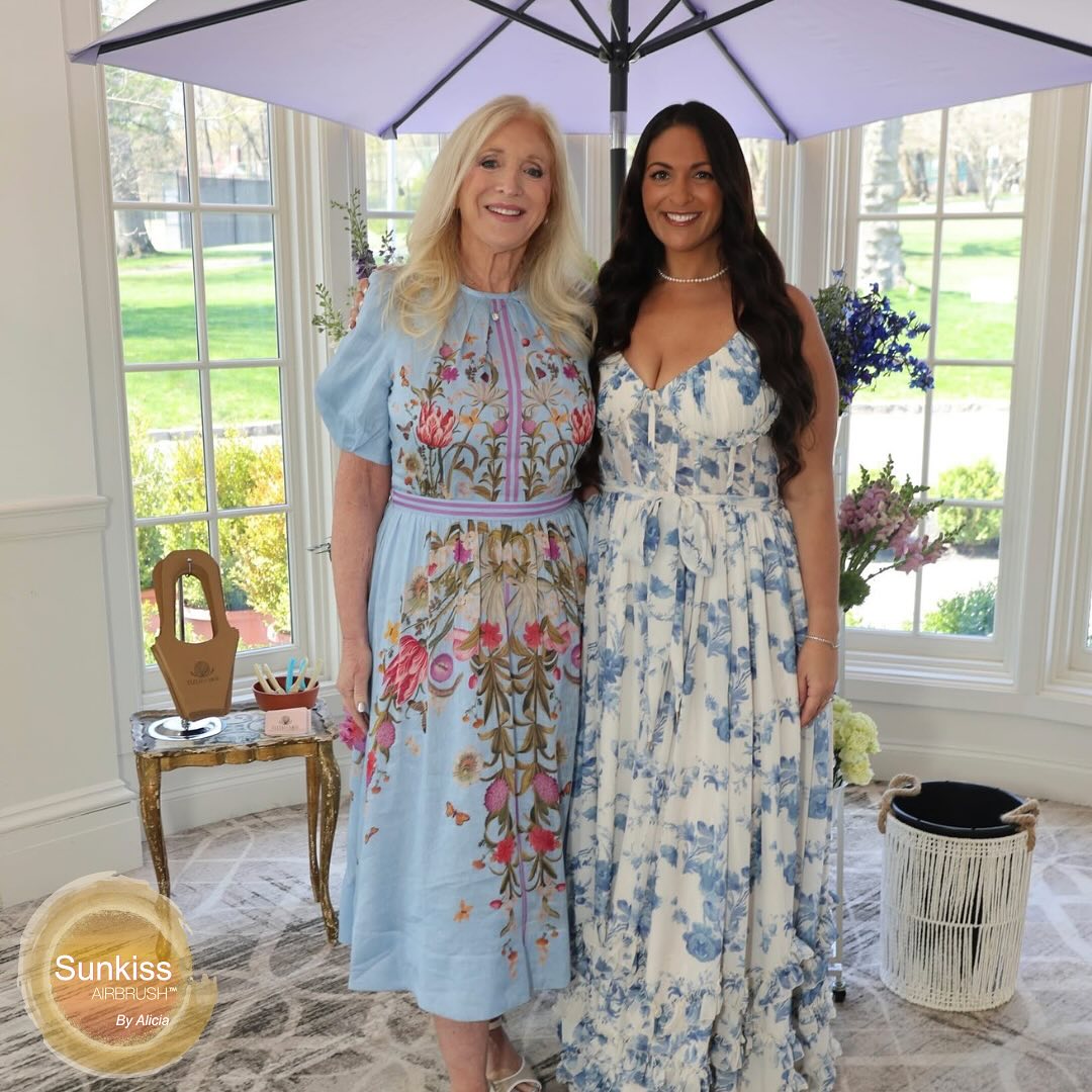 Mother of the bride… glowing in every way ✨
A soft, radiant airbrush™ tan paired with the fresh luminosity of a HydraFacial—
because moments like these deserve skin that feels as beautiful as it looks.
Grace, confidence, and a glow that quietly speaks for itself🤎
#SunkissAirbrushByAlicia
#SunkissGlow
#WoodburyNY
#WoodburyNYBeauty
#LongIslandBeauty
#LongIslandFacials
#LongIslandSprayTan
#HydraFacialLongIsland
#AirbrushTanLongIsland
#LongIslandMoms