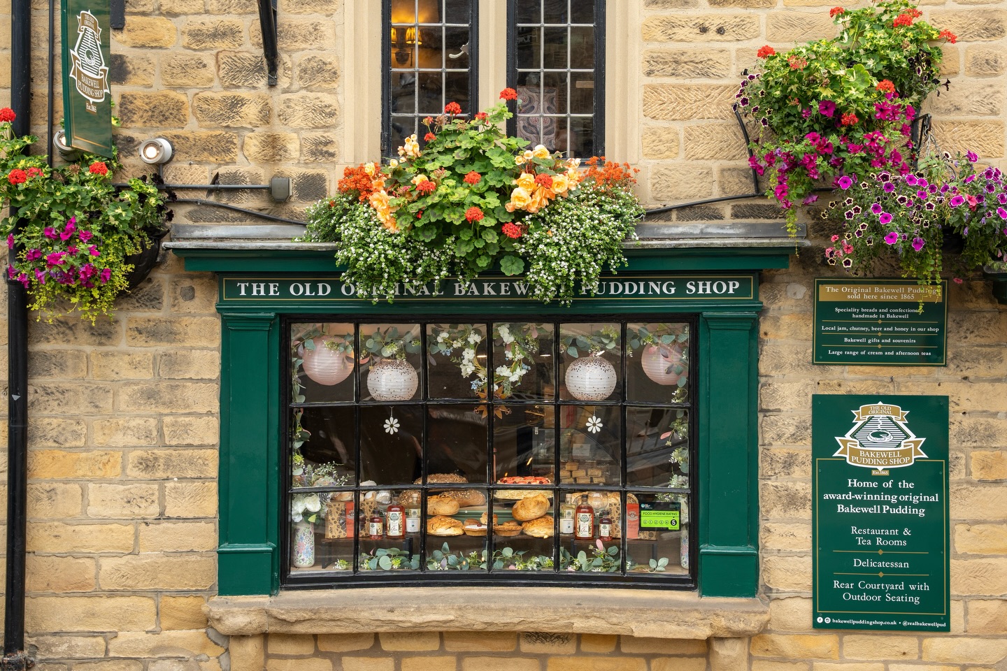 We’re really getting Bakewell on the map! Zoom in to see Britains Best Cake! 🥇
First was National Bakewell Pudding Day, now our friends and colleagues at @thebakewellbakery won gold for The Bakewell Cake at Britains best cake! 🍰
Come to Bakewell and discover delicious treats and discover the beauty of the Peak District! Celebrate 75 years of Britains first National Park! 🌳@peakdistrictnationalpark
#bakewell #britainsbestcake #peakdistrictnationalpark #derbyshire #spring