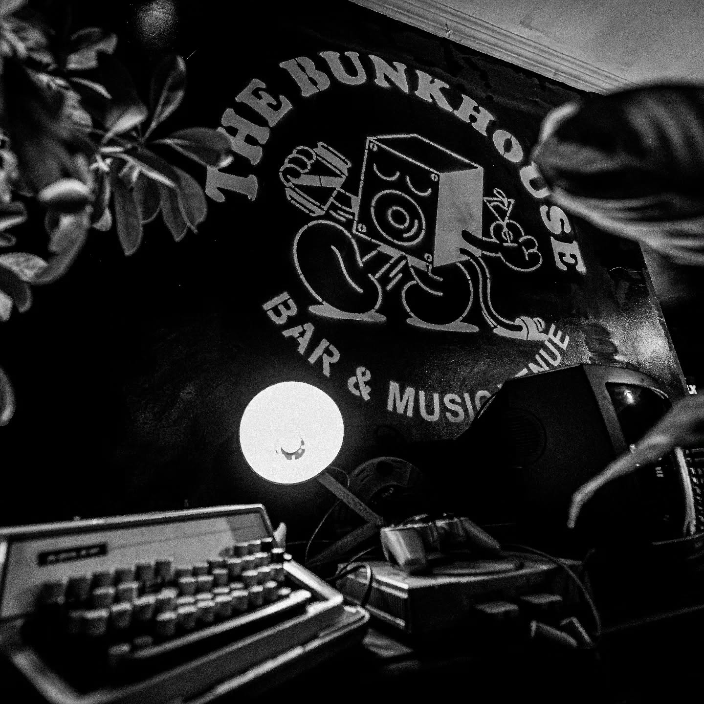 TONIGHT 👇
Even though tonight’s show is off, the Park Street bar is open.
If you fancy a few cold ones, come down and join us on Park Street... doors are open as usual.
See you at the bar.