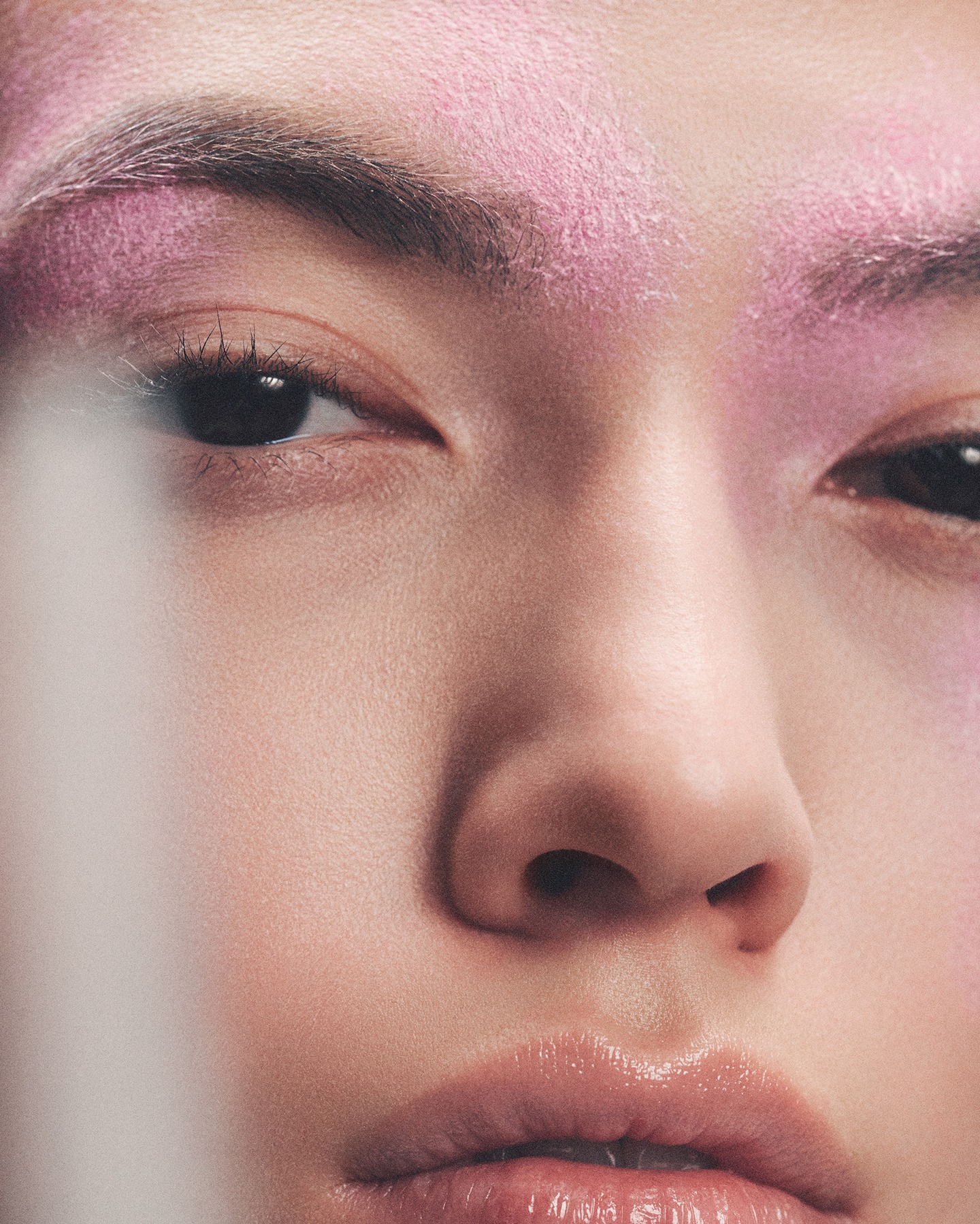 Our makeup artist @royliumakeup Our hair stylist @kyledavidmalone
Photographer @blairgetzmezibov @wyoartists
Model @varshathapa @thelionsmgmt
Casting director @cdr.casting #Lateliernyc #beauty #plateau #braids