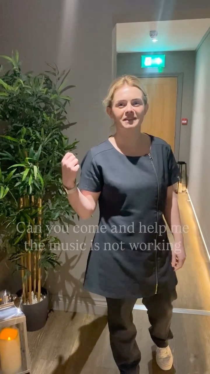 POV: You ask for help with the music and get a full spa concert instead 🎶
Massage + live entertainment included 😂
Don’t miss the outtakes at the end 🤍