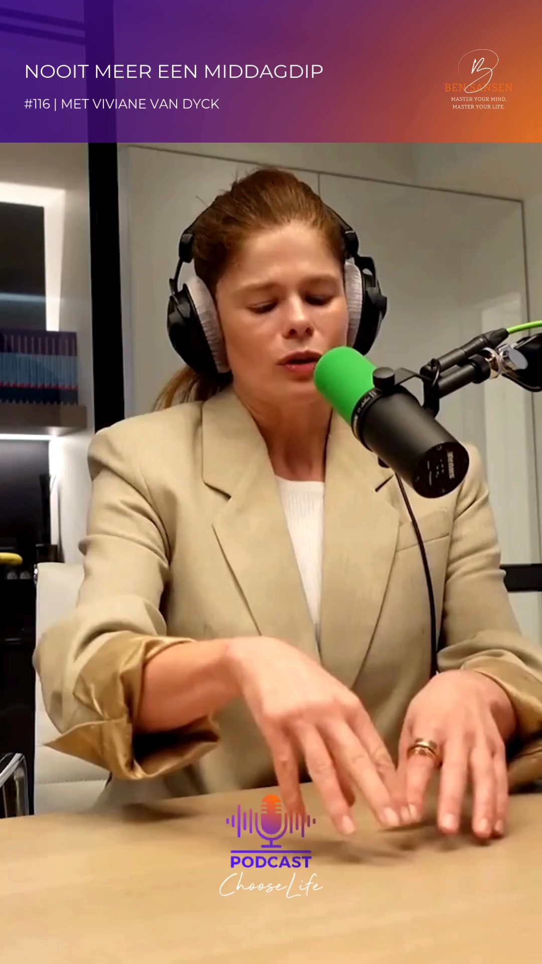 We geven onze gezondheid soms te snel uit handen.
Aan dokters, specialisten, schema’s of oplossingen van buitenaf.
En tegelijk: gelukkig dat die hulp bestaat.
Maar er is ook zoveel dat we zélf kunnen doen.
Leren luisteren naar je lichaam.
Begrijpen wat het nodig heeft.
En stap voor stap keuzes maken die je energie, rust en gezondheid ondersteunen.
Misschien begint gezondheid niet bij genezen,
maar bij opnieuw verantwoordelijkheid nemen.
Benieuwd naar welke tips @vivianevandyck nog meer heeft om voor jezelf te zorgen? Beluister aflevering CL117 via je favoriete podcastplayer. 🎧
#chooselife #bensansen #vivianevandyck #gezondheid #bewustleven #zelfzorg #energie #voeding #podcast