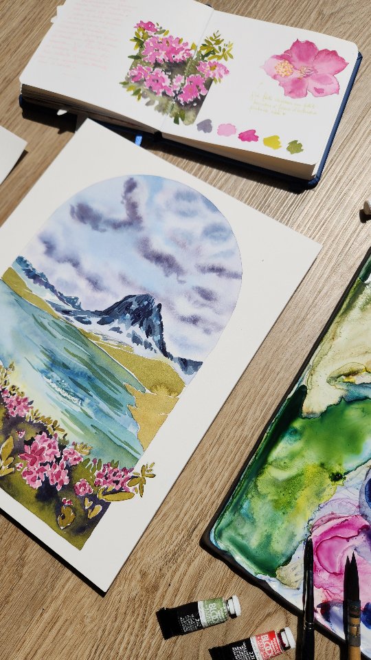 Petite parenthèse JP, dans mon carnet de fleur 🌸
Je travaille sur les fleurs tout le mois d'avril et j'essaie de garder le cap. Ce n'est pas un sujet facile pour moi et en peignant les rhododendrons j'ai tout de suite penser à une photo prise durant notre séjour de 2023 avec les Josianes...
Voilà le résultat !
J'espère que cette petite illustration vous donnera envie de laisser plein de 🩷🌸🫶 en commentaires.
Belle fin de semaine à tous !
#carnetdevoyage #artduvoyage #slowtravel
#moutainswatercolor #watercolorsketchbook
©️ Les pages de mes carnets sont mon outil de travail artistique. Je les partage ici comme source d’inspiration, tout en veillant à préserver leur caractère unique.