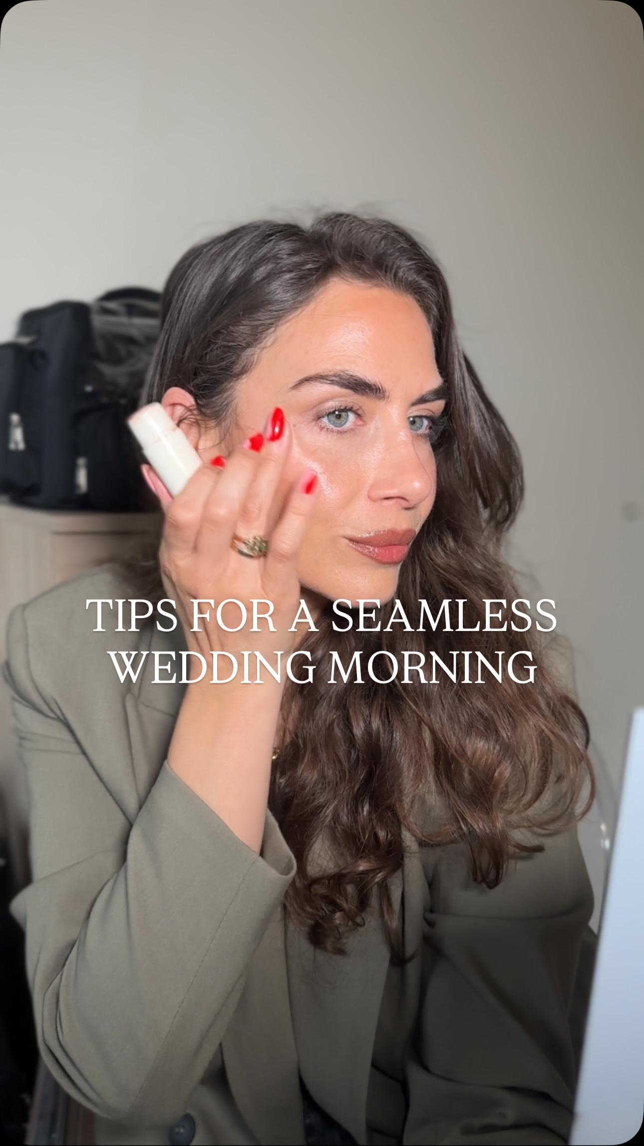 Tips for your wedding morning ✨
I also created PDF files with all the detailed information on how to prep your skin and hair. Just comment or send me a message and I’ll be happy to share 🥰
