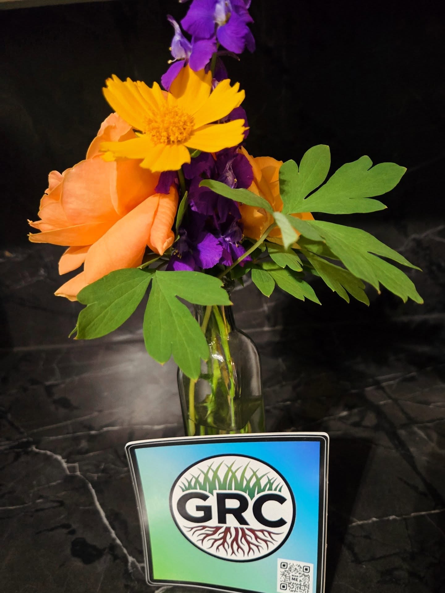 April showers bring fresh flowers from a patient's garden! 🌸
Dont forget to grab a GRC sticker at your next visit.
🌱
