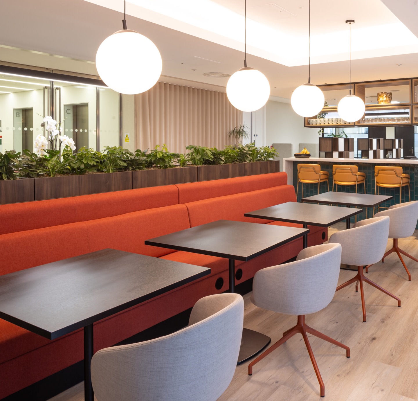 Refresh of a second Co-working space in the City. Completed for @landmark_space built by @jt3_interiors with furniture by @excekofficefurniture