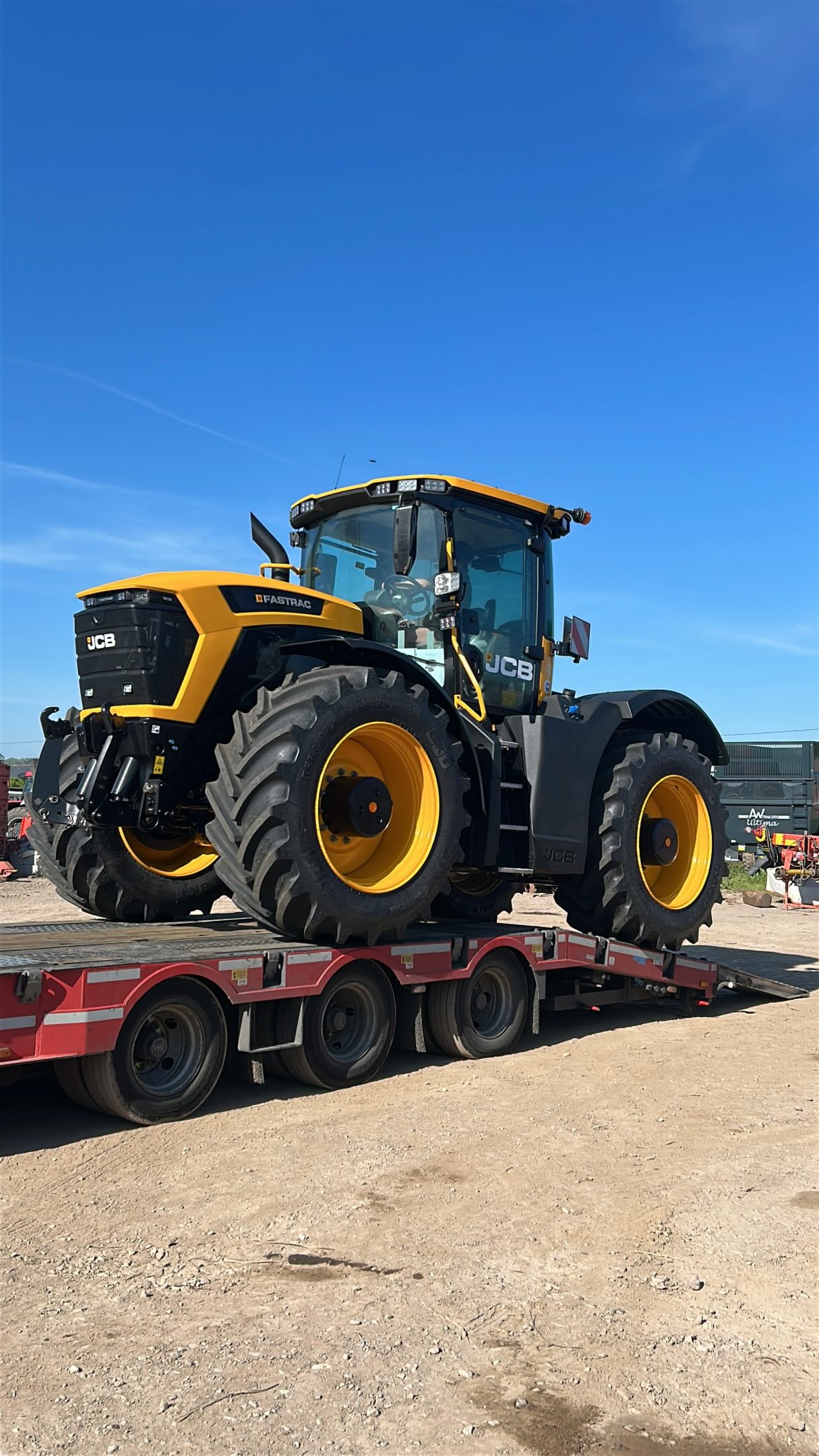 A very welcome Surprise on a Sunny Friday 😎
The first @jcbagriculture Fastrac 6000 has Landed in the yard , more to follow soon 💛
#beares #jcb #fastrac #agri #agriculture