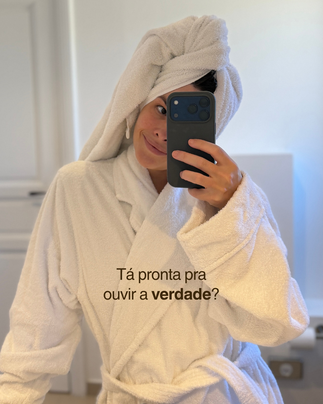Tem produto que a internet trata como se fosse a oitava maravilha do mundo… e tem produto ótimo que fica ali, de canto.
Agora me conta:
Qual produto você acha que vale real o hype?
Dra. Gabriela Noronha
CRM 177979 | RQE 80095