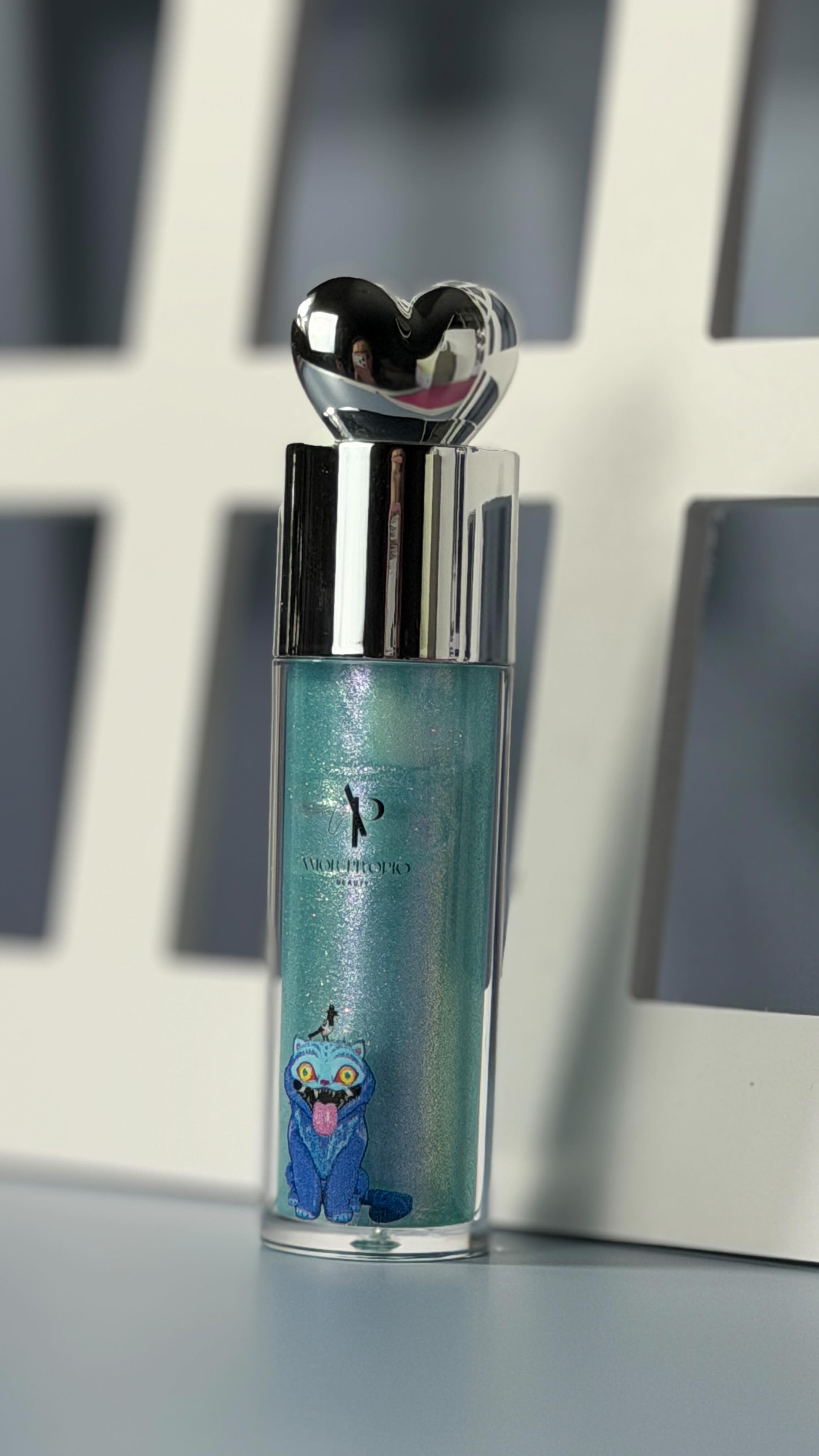 One of my favs collection the Derpy & Sussie Lip Gloss. 🫦 #amorpropiobeauty #kpopdemonhunters #lipgloss #sparkle