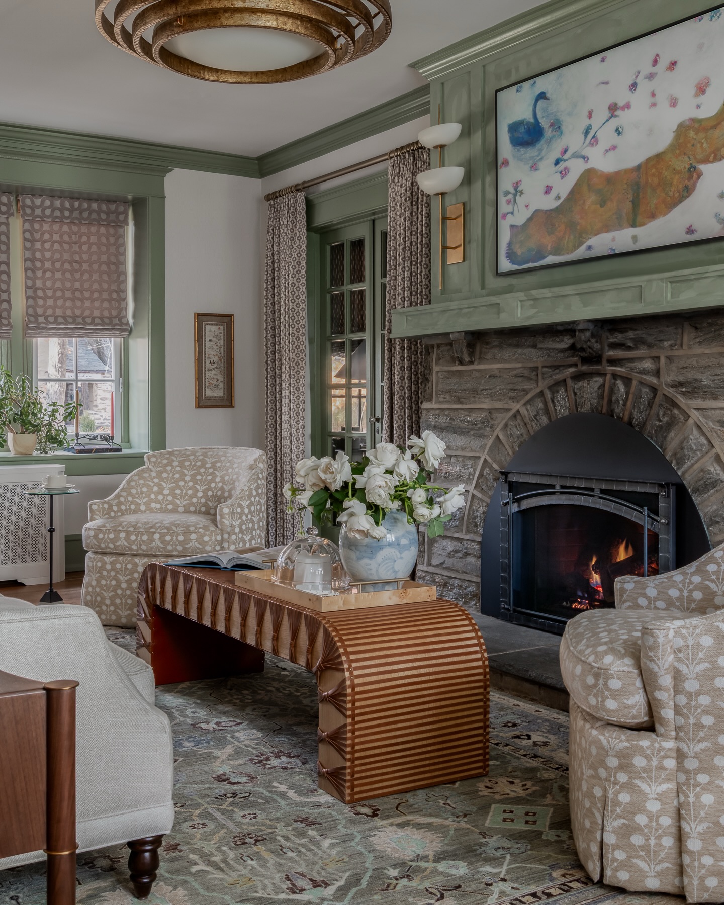 Not every transformation needs to involve structural changes or heavy construction.
This before and after is proof that sometimes it’s the cosmetic changes like paint, lighting, and furnishings that make the biggest difference✨