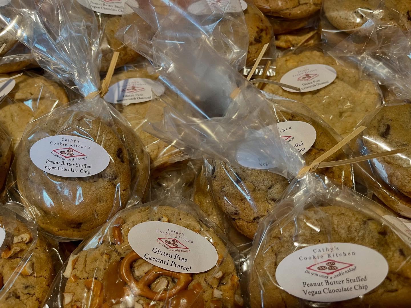 Delicious, fresh gluten free and amazing peanut butter stuffed vegan chocolate chip cookies will be at Green Planet at 1:30 today! Enjoy!
