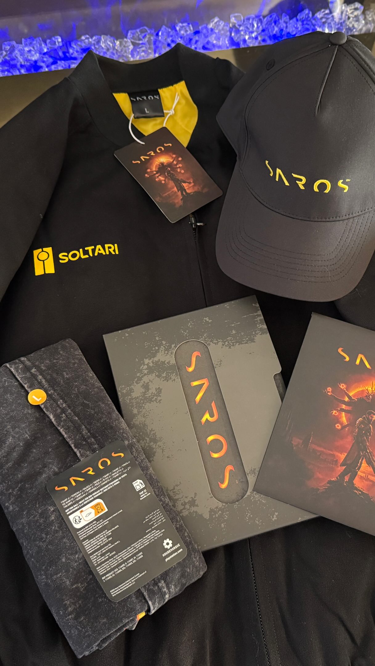 🚨Received an emergency distress beacon from planet Carcosa.🚨
My deployment orders from the Soltari Corporation are imminent and @playstationca sent over mission critical gear.
Thanks to the teams @housemarque & @playstation for the dapper threads 🧵 I’ll #ComeBackStronger and look sharp doing it! 😎
#providedbyplaystation #saros #ps5 #playstation