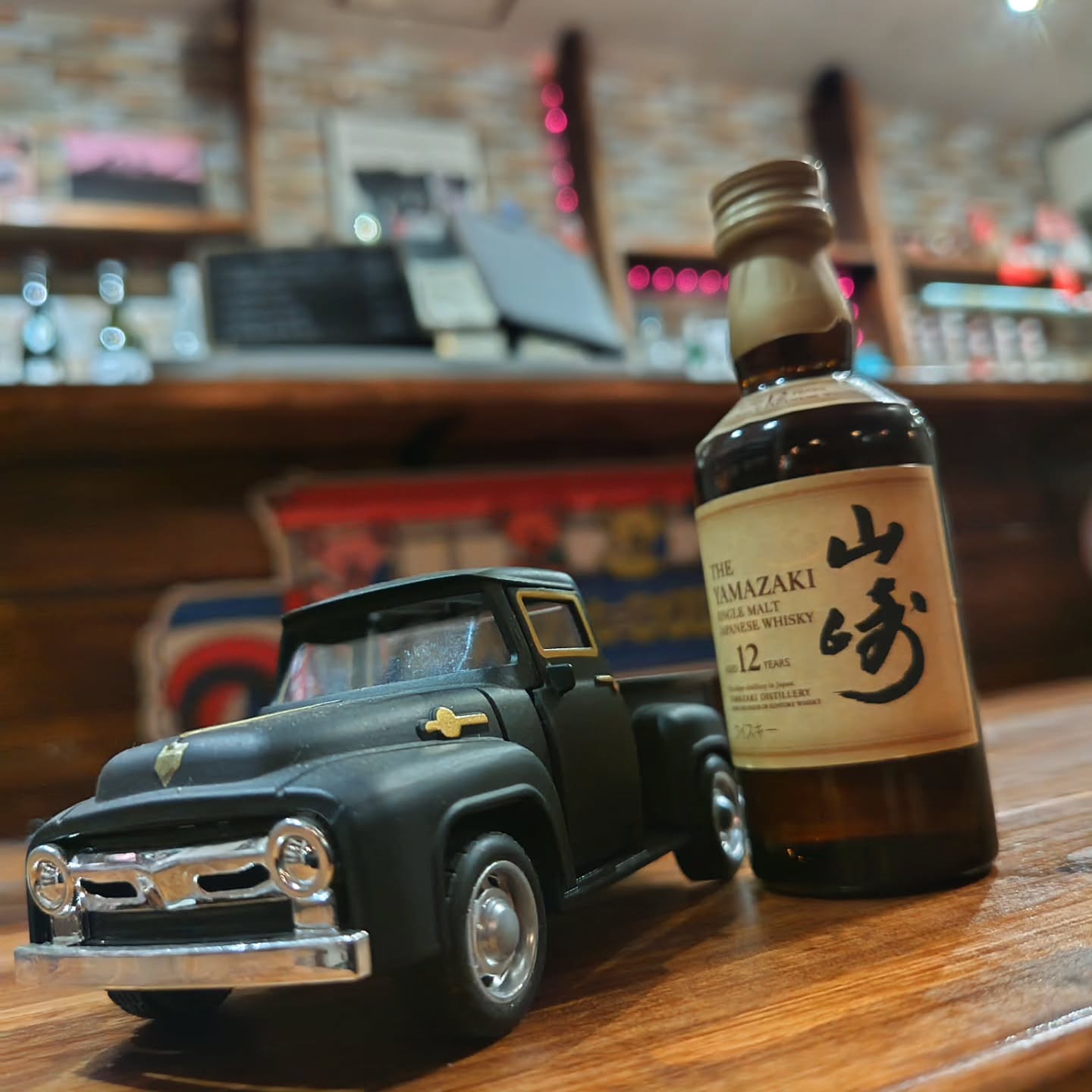 2026/04/25 山崎ミニミニボトルからのHAKOBAオープン!
グリーン車に乗らないと買えない?らしい山崎ウィスキー
友達が少し前に買って来てくれました!
こういうミニチュアってカッコいいですよねー
ありがとうございます!
本日もHAKOBAオープン!
#ガソリン#スタンド #eneos #ガソスタは盛れる #三重県 伊賀市 三重県グルメ 伊賀市バー ダイニング diy ガソスタで飲める マルシェ フリマ イベント 楽しい 缶詰 缶詰バー フェス カクテル ウィスキー 焼酎 日本酒 #スコッチ 人生 やりたいこと ラーメン 大人時間