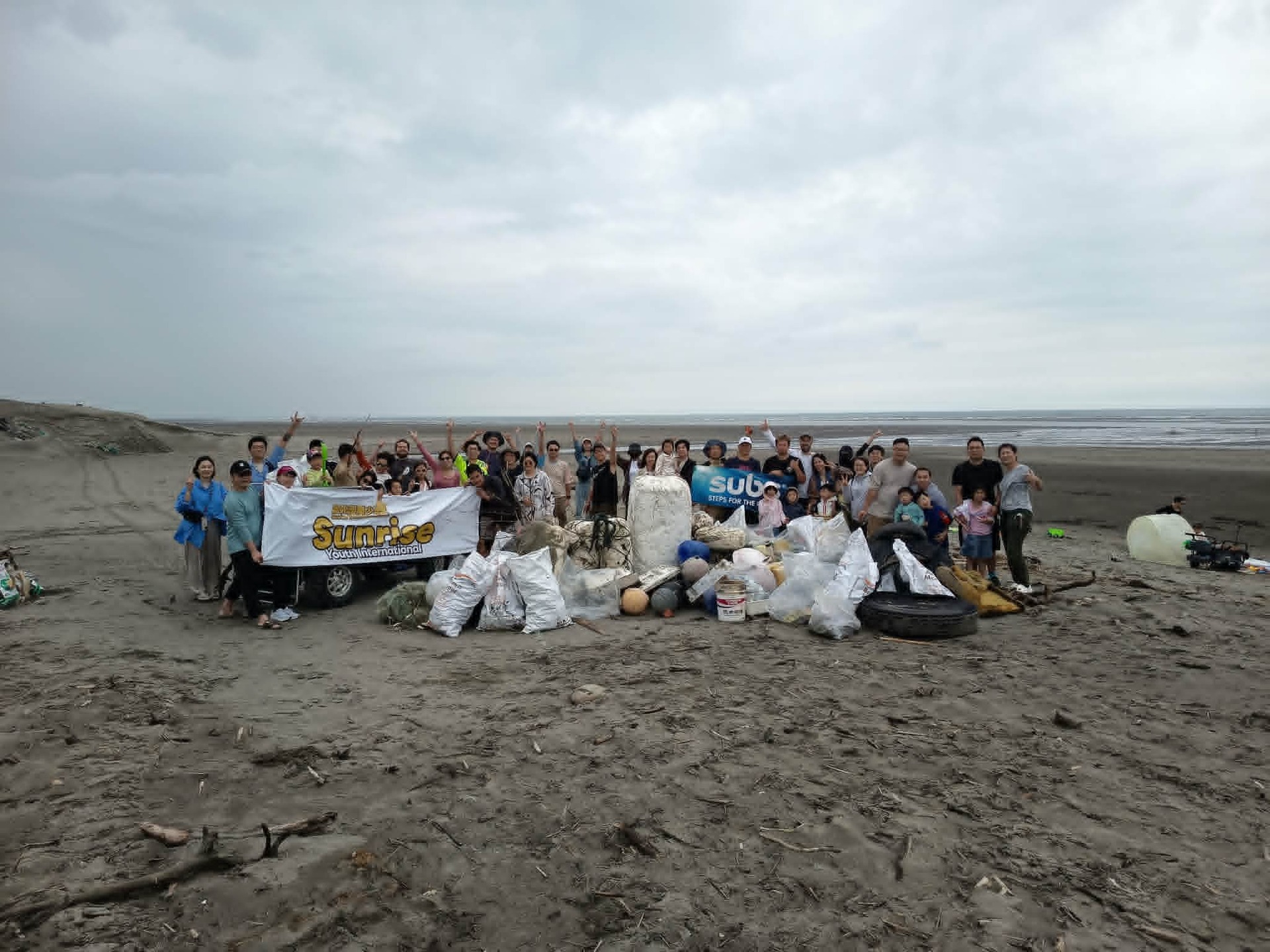 A big milestone for Subs:
200,000+ kg of marine debris removed.
Just last week we were at 199,927 kg.
Then beach clean after beach clean, we added another 821 kg collected this weekend that pushed us past 200 tonnes.
This impact is built on community: volunteers, schools, and partners all playing a role.
It’s people showing up, again and again. Respect to everyone who’s been part of it, this milestone belongs to all of you.
#subs #earthday #beachclean #milestone #stepsfortheocean #marinedebris