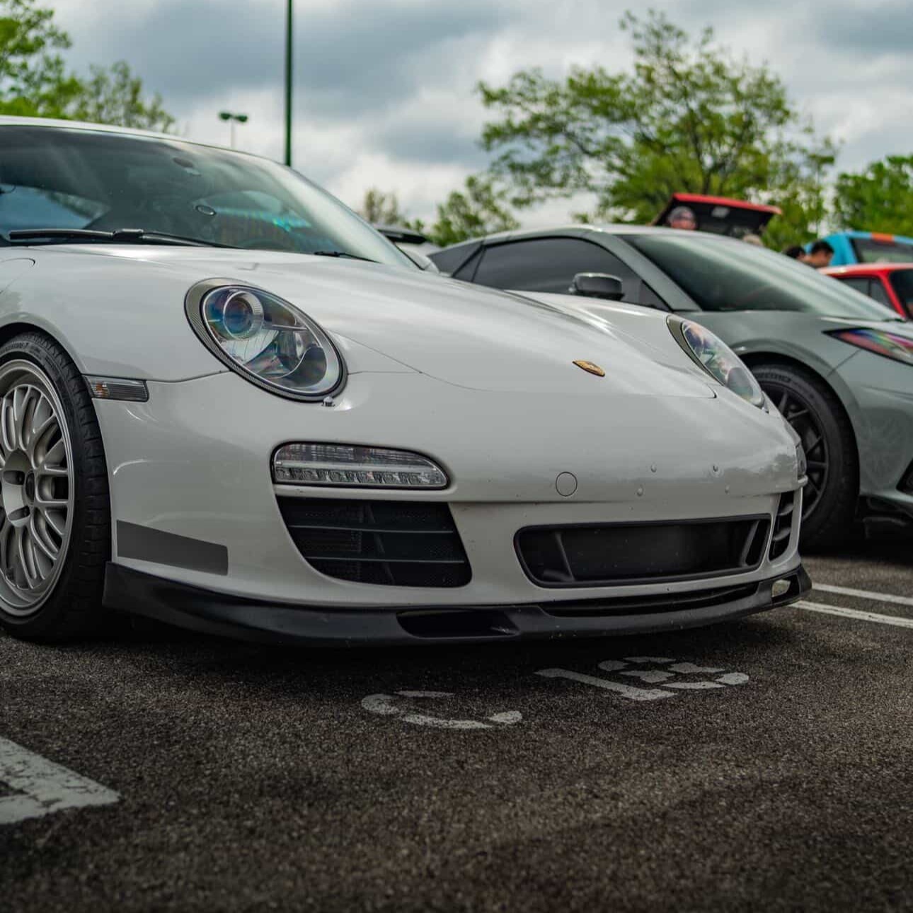 Cars & Coffee with the new 997.2 Aero Element.
Photo: @casey_738
#porsche997 #carsandcoffee