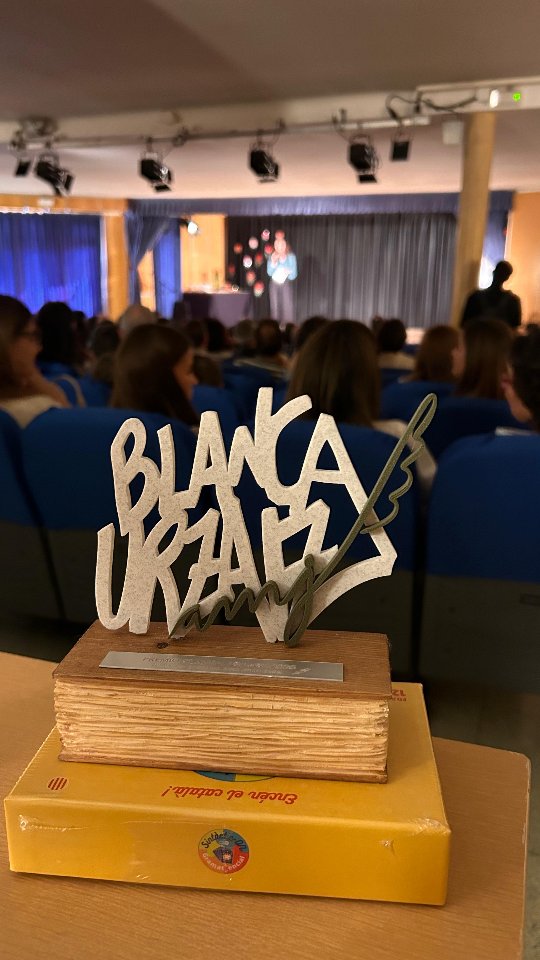 Així vam viure la gala del I Certamen Literari Blanca Urzaiz ✨
El passat 25 d’abril ens vam reunir al col·legi @safasabadell per celebrar una jornada molt especial amb alumnat, famílies, equips educatius dels centres de la Fundació Educativa Anna Maria Janer, religioses de la Sagrada Família d’Urgell i autoritats.
Una trobada plena d’emoció, talent i sentit, en què vam retre homenatge a la Blanca Urzaiz Ezcurdia i vam donar veu a tants alumnes que, a través de la paraula i els versos d'Antonio Machado, ens han fet sentir, pensar i compartir ✍🏻
Gràcies a totes les persones que ho vau fer possible i a tots els qui vau formar part d’aquest dia inoblidable!
Seguim caminant junts com a Família Janeriana 💛
