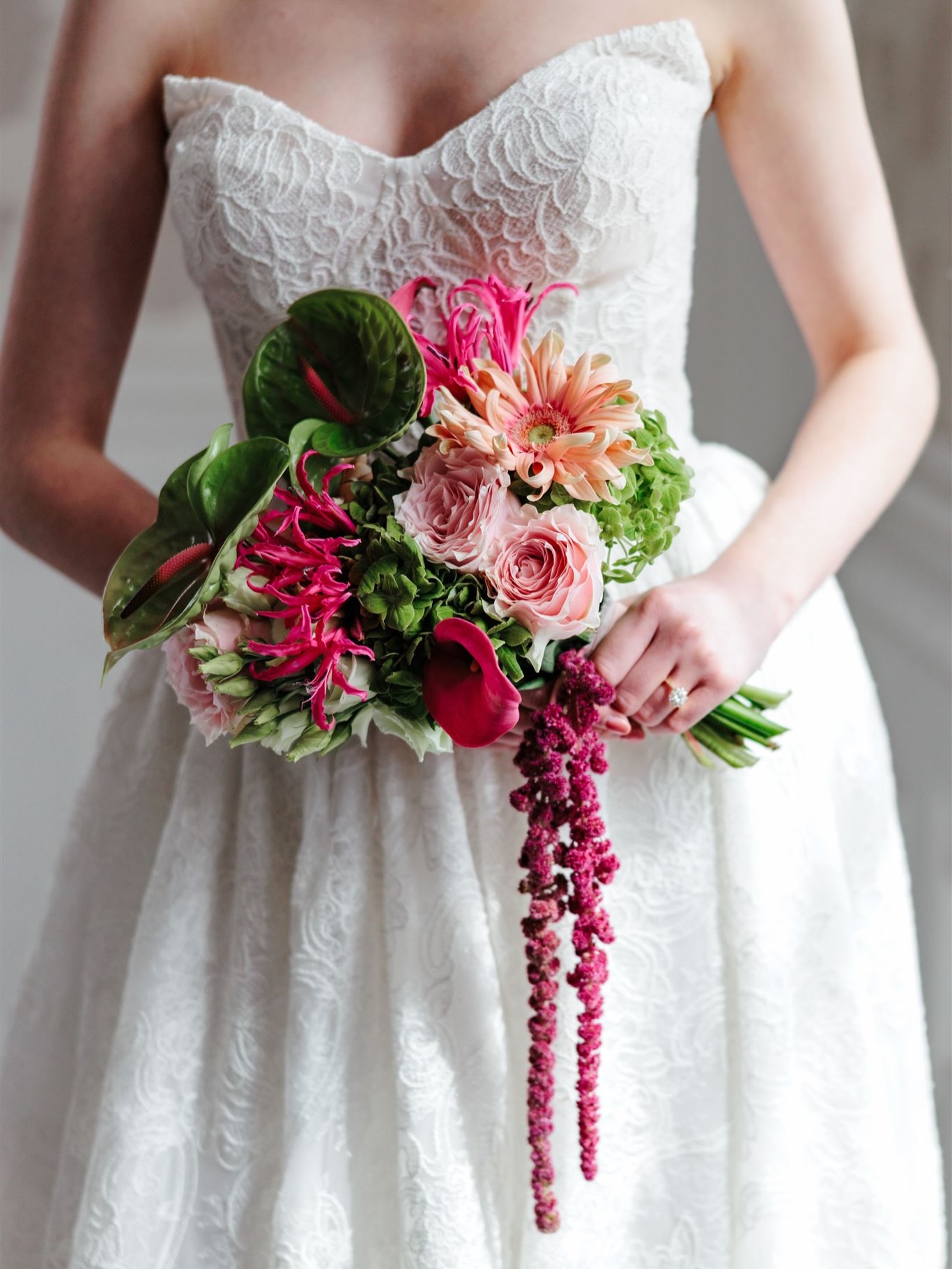 Soft, never subtle. Always intentional💚🩷
Planning your wedding? 🤍
Book a consultation with Monet and she’ll create a flower story personal to you.
Flowers: @monetsfloristry
Photographer: @kirstymackenziephotography
Venue: @froyleparkcountryestate
Hair: @bridezillamua
MUA: @rubyloubeauty
Dress: @lyrabridalstudio
Suit: @charlesgaleformalwear
Jewellery: @kimberleyelizabeth_jewellery
Styling: @weddingsbylisamarie
Props: @novamemories
Tableware: @blacksaucerstablewear
Linen: @just_4_linen
Stationery: @dove_and_lace
Content: @afterglowcontent
Couple: @justalexroberts