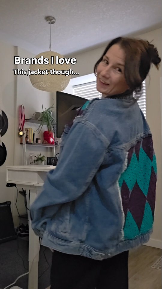Starting a little 𝗕𝗿𝗮𝗻𝗱𝘀 𝗜 𝗹𝗼𝘃𝗲 series. 💛
This first one was inspired by the questions & dms about the jacket in my last reel.
Shout out to Maryn at @bjorrrn.creations
She makes the coolest pieces.
Give her a follow and check out her work. 🙌🏼