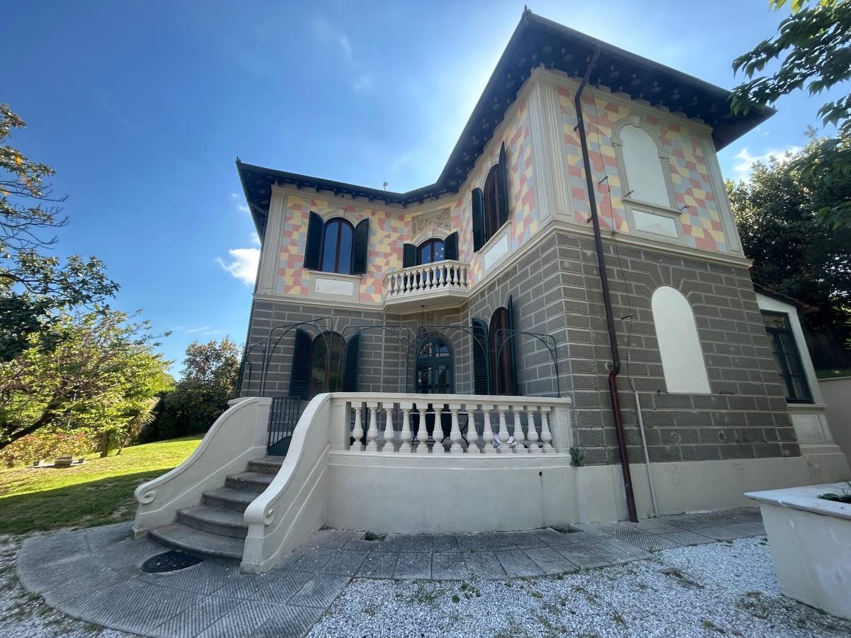 Own a piece of Italian History 🇮🇹
🏛️ Original 1914 Villa in Tuscany.
300 sqm of luxury
Heated 10m x 5m pool
DM or comment for details! 📩
#TuscanyRealEstate #ItalyLuxury #VillaForSale