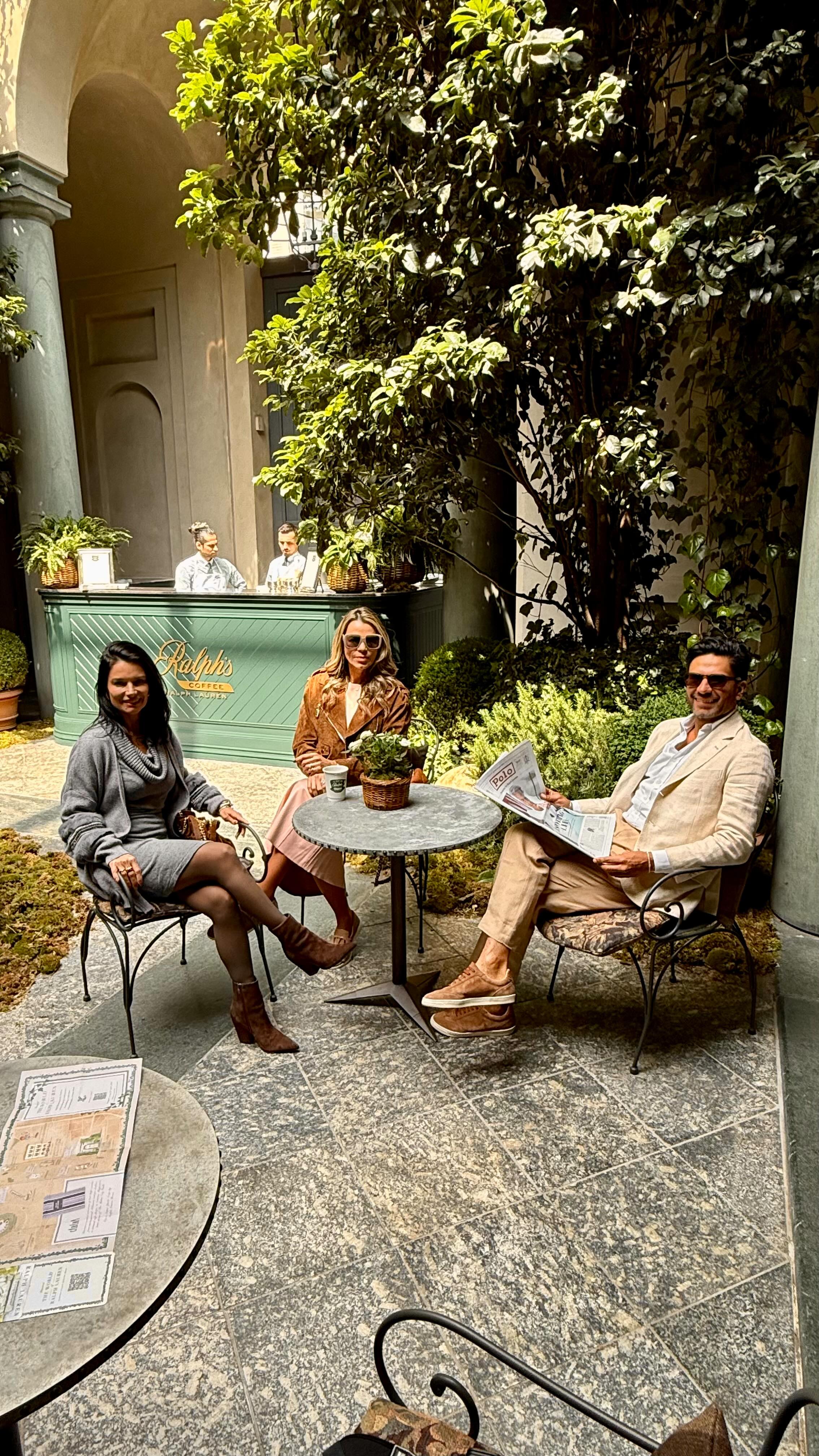 During Milan Design Week, we had the pleasure of experiencing two special moments hosted by Ornare, in celebration of their 40th anniversary.
The day began with a private tour of Palazzo Ralph Lauren, a place filled with history and atmosphere, once Ralph Lauren’s residence in Milan. Stepping into that world was a beautiful reminder of how timeless elegance, lifestyle, and design come together through every detail.
Later that evening, the celebration continued at the Ornare Flagship Store, with a special dinner bringing together art, design, and innovation in honor of the brand’s craftsmanship and remarkable journey.
✨
Durante a Milano Design Week, tivemos o prazer de viver duas experiências especiais a convite da Ornare, em celebração aos seus 40 anos.
A primeira foi um tour privado no Palazzo Ralph Lauren, um lugar cheio de história e atmosfera, que já foi residência de Ralph Lauren em Milão. Entrar nesse universo é entender de perto como elegância, lifestyle e design se conectam em cada detalhe.
À noite, a celebração continuou na Ornare Flagship Store, em um jantar especial reunindo arte, design e inovação, em homenagem ao craftsmanship e à trajetória da marca.
Thank you @ornaremiami and @claudiofariajr for making us part of this special day
#MilanDesignWeek
#SalonedelMobile
#Fuorisalone
#MDW2025
#iSaloni