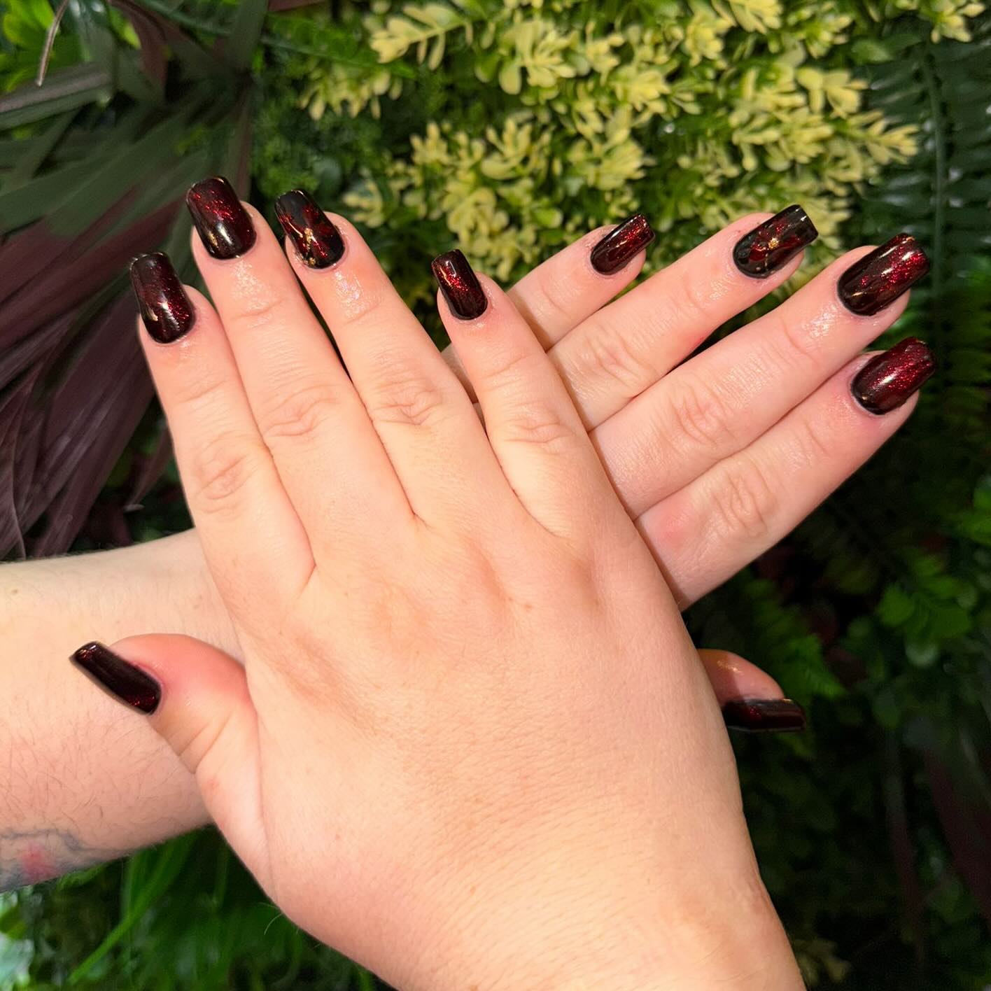 Dark, rich, and a little bit fierce ✨
These deep burgundy chrome nails with subtle black undertones and shimmering flecks are giving ultimate luxe vibes 🔥
Created by our Senior Beautician Jemma — where elegance meets edge 💅
Perfect for anyone who loves a bold, glossy finish with a hint of sparkle.