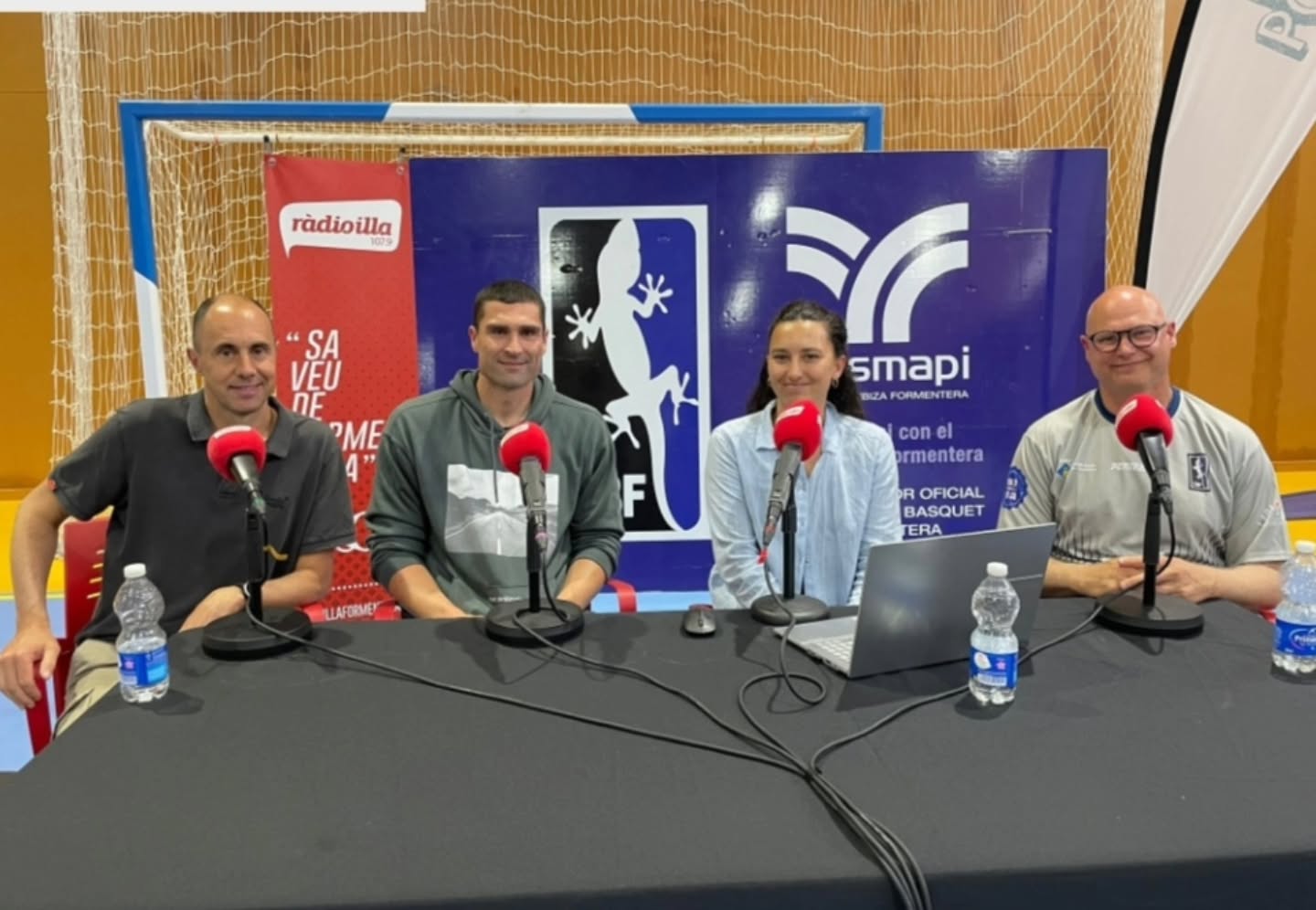 Fin de semana en Formentera junto al Basket Formentera @baskettrasmapiformentera y Jaume Comas @jaumecomas .
Hemos trabajado una idea clave: el rendimiento deportivo no puede entenderse sin cuidar primero a la persona. Hablamos de valores, de hábitos y de cómo estos construyen, sostienen y dan sentido al desarrollo deportivo a largo plazo.
Por la tarde, compartimos una jornada con las familias junto a Radio Illa @radio_illa , trasladando el mismo mensaje: educar en valores y en hábitos no es algo complementario, es la base sobre la que se construye todo lo demás.
Porque antes que deportistas, son personas. Y es desde ahí desde donde realmente se puede crecer.
Agradecer al Basket Formentera por impulsar esta iniciativa, así como a los jugadores y jugadoras y a sus familias por la implicación y la participación en ambas jornadas.
Puedes leer la noticia y escuchar la jornada con las familias en el siguiente enlace:
https://www.radioillaformentera.cat/families-i-esport-base-al-centre-del-debat-a-la-taula-rodona-del-club-basquet-trasmapi-i-radio-illa/?fbclid=IwY2xjawRoDSdleHRuA2FlbQIxMABicmlkETF0Z2h1NkRRYnpzWmwxZWlCc3J0YwZhcHBfaWQQMjIyMDM5MTc4ODIwMDg5MgABHjIsNraa-Yn2bvTixgcJgQh5zrSl6Jl1JubN70wwwF6ewngPNhRioAO3hfVh_aem_VPy1rhinf41UR5DLBEGTJg
#PsicologiaDeportiva #Valores #Habitos #DeporteBase #SaludMental