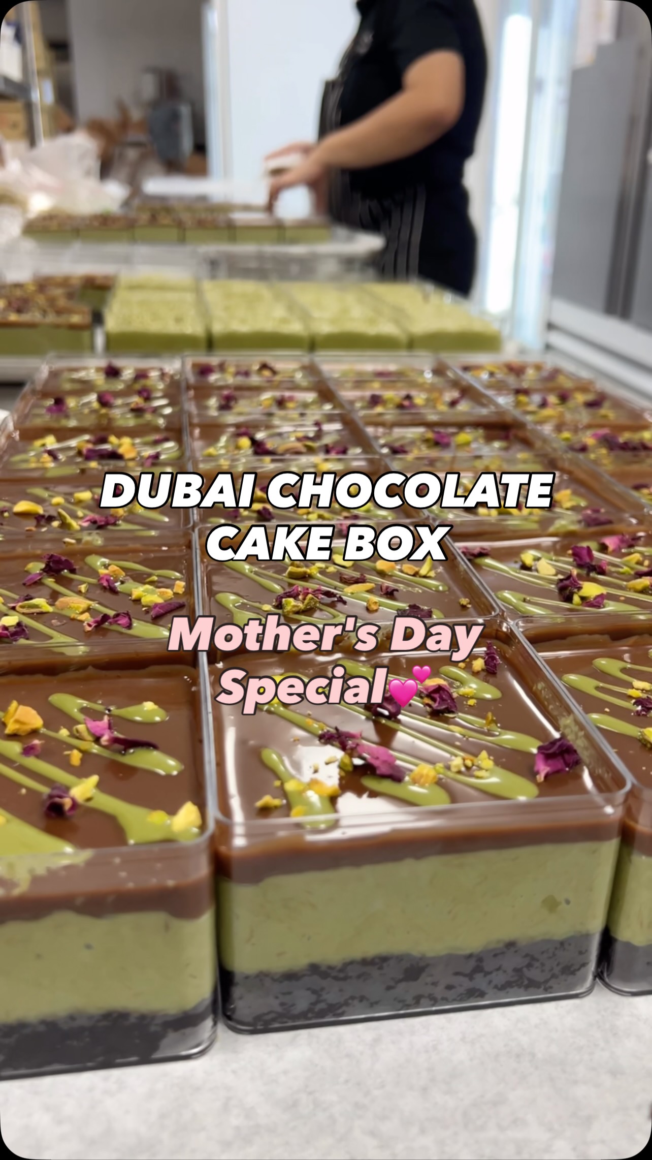 One of the desserts inside our Mother’s Day Box 🌸✨
Dubai Chocolate Cake Box 💚🍫
Preorders cut off soon.
Call 646-0099 to reserve yours before we sell out 💝
#guamfood #guamdesserts #mothersday #parisco #dubaichocolate