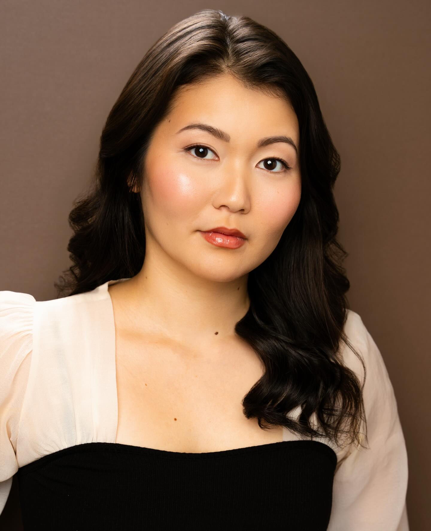 The STUNNING @canditheduck for @andrewalstat_photography! Hair and makeup by yours truly!
#headshots #headshotmakeupartist #nycmua #nycheadshots #actorheadshots