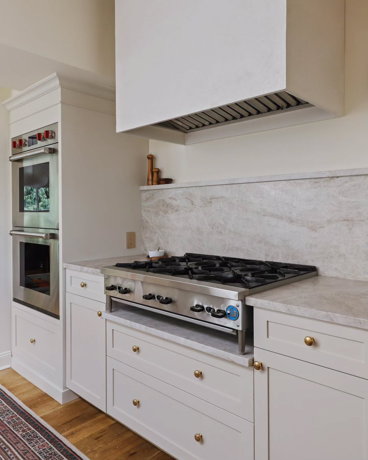 When a chef can't part with their range top, you design around it.
š·@dannycooney
#kitchendesign #kitchengoals #cabinetry #interiordesigninspiration #WestchesterHomes