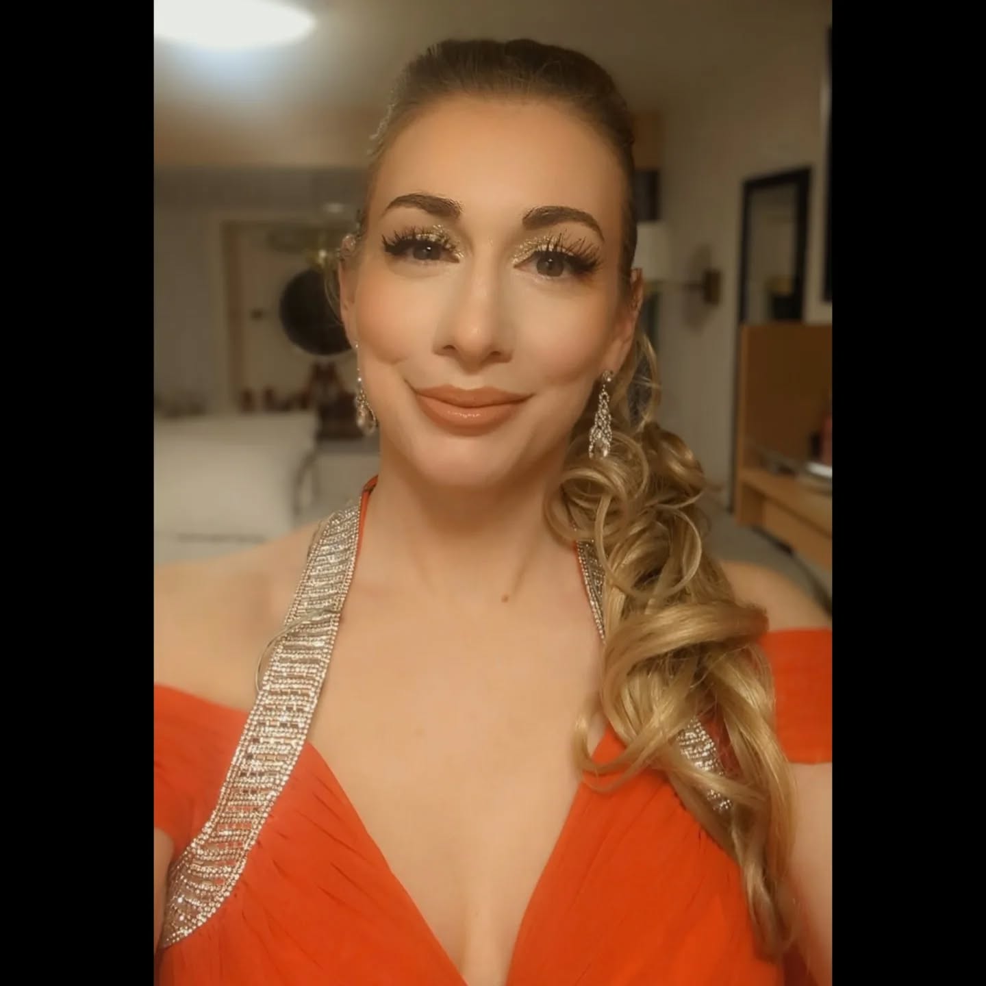 About to sing some jazz for the captain's reception ❤️🎙️🎶🎷 .
.
.
.
.
.
.
.
#cruising #crystalcruises #glamour #cruiselife #cruise