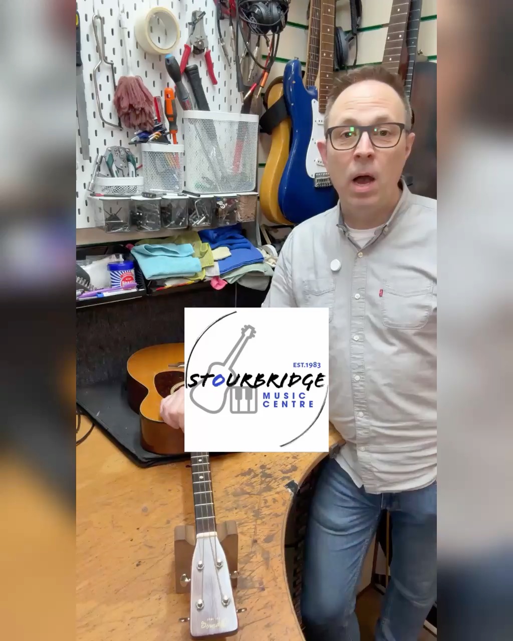 “From forgotten to full of voice 🎶
Swipe through my 8‑part restoration as I bring a 1960 Martin 0‑18T Tenor Guitar back to life. Cracks, character, and all!... this old Martin has waited a long time to sing again.
#GuitarRestoration #VintageMartin #TenorGuitar #InstrumentRestoration #VintageGuitar #Martinstyle18 #MartinGuitar
